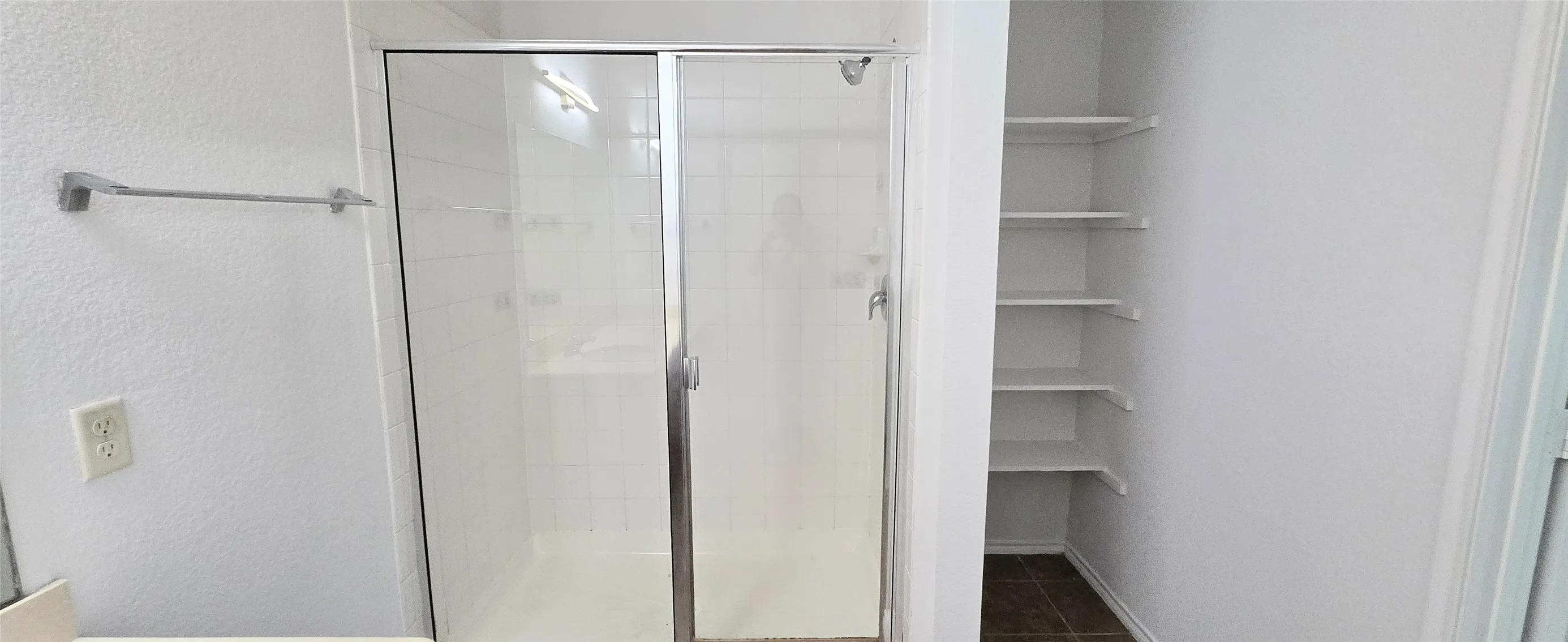 Single Family Residence For Rent in Collin County , 319 Elam Drive, Anna, Texas 75409, 4 Bedroom, 2 Bathroom, 2 Garage spaces, 1,645 Sqft, built in 2014, mls#21354819, Real Estate Agent in Anna, Homes For Rent in Collin county, Homes For Rent in Anna, Realtor in Anna Texas, Real Estate Brokerage Independent Realty Texas, Luminita Cordes Realtor