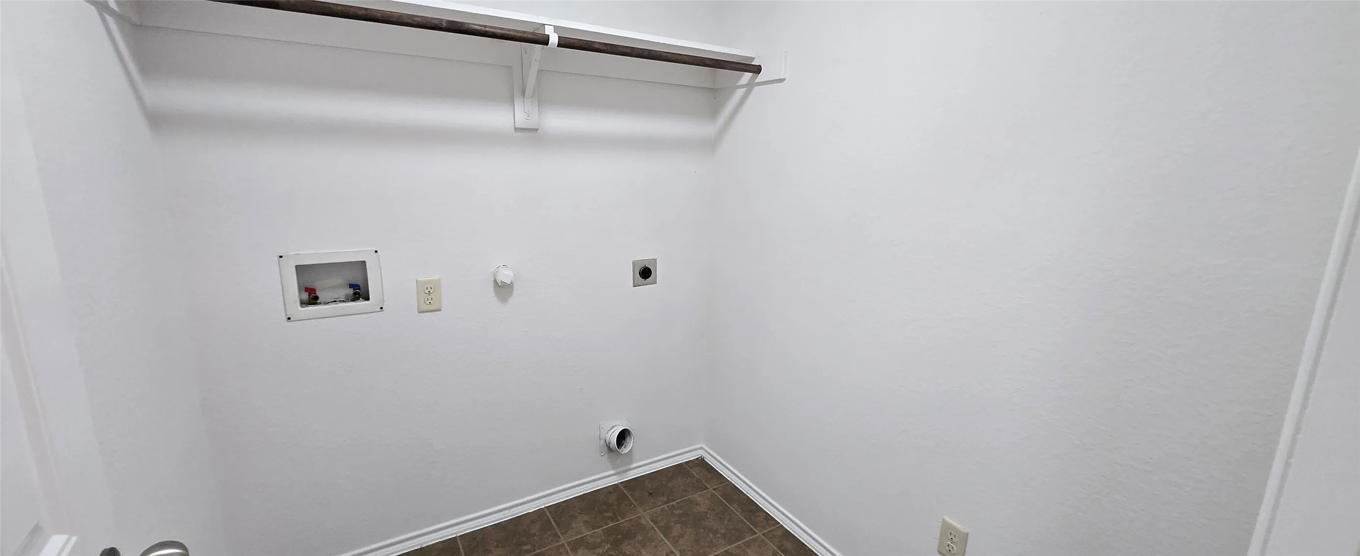 Single Family Residence For Rent in Collin County , 319 Elam Drive, Anna, Texas 75409, 4 Bedroom, 2 Bathroom, 2 Garage spaces, 1,645 Sqft, built in 2014, mls#21354819, Real Estate Agent in Anna, Homes For Rent in Collin county, Homes For Rent in Anna, Realtor in Anna Texas, Real Estate Brokerage Independent Realty Texas, Luminita Cordes Realtor