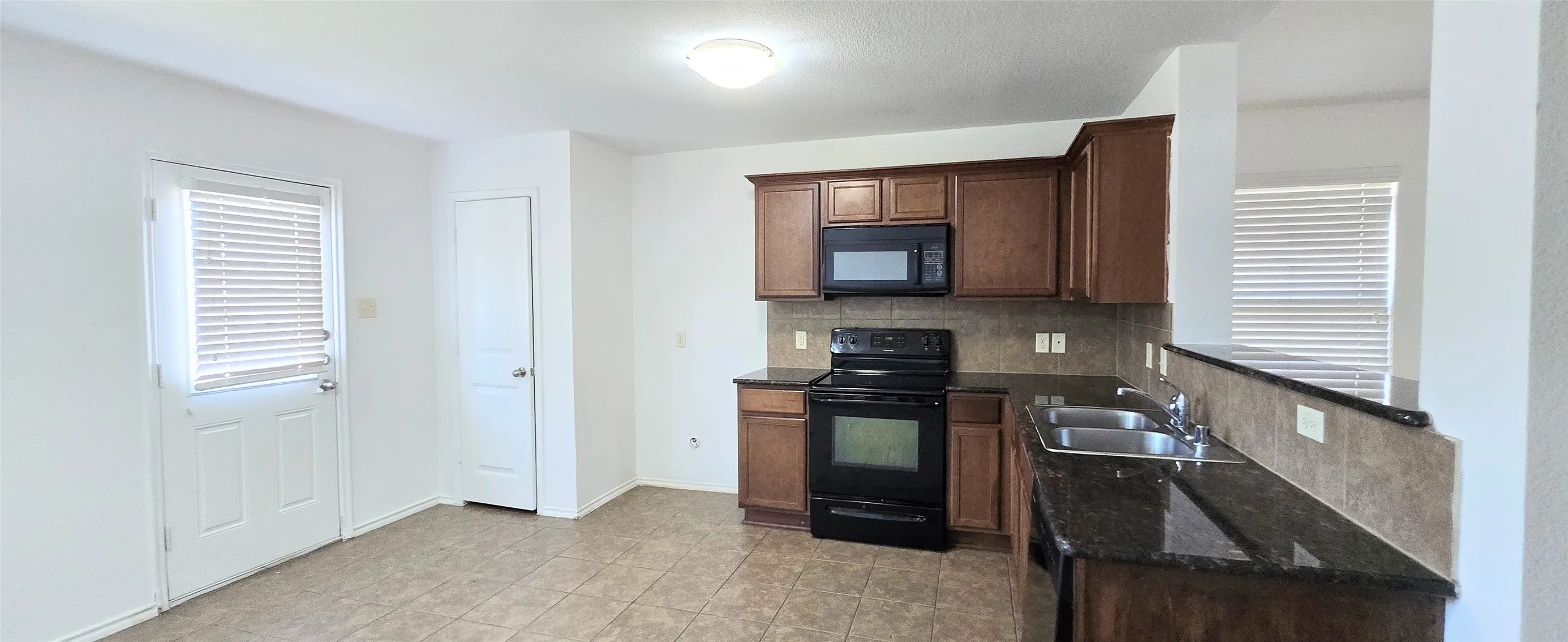 Single Family Residence For Rent in Collin County , 319 Elam Drive, Anna, Texas 75409, 4 Bedroom, 2 Bathroom, 2 Garage spaces, 1,645 Sqft, built in 2014, mls#21354819, Real Estate Agent in Anna, Homes For Rent in Collin county, Homes For Rent in Anna, Realtor in Anna Texas, Real Estate Brokerage Independent Realty Texas, Luminita Cordes Realtor