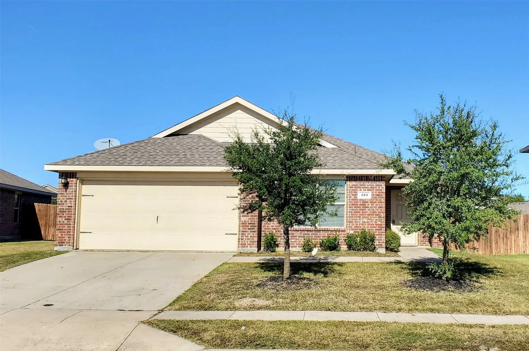 Single Family Residence For Rent in Collin County , 319 Elam Drive, Anna, Texas 75409, 4 Bedroom, 2 Bathroom, 2 Garage spaces, 1,645 Sqft, built in 2014, mls#21354819, Real Estate Agent in Anna, Homes For Rent in Collin county, Homes For Rent in Anna, Realtor in Anna Texas, Real Estate Brokerage Independent Realty Texas, Luminita Cordes Realtor