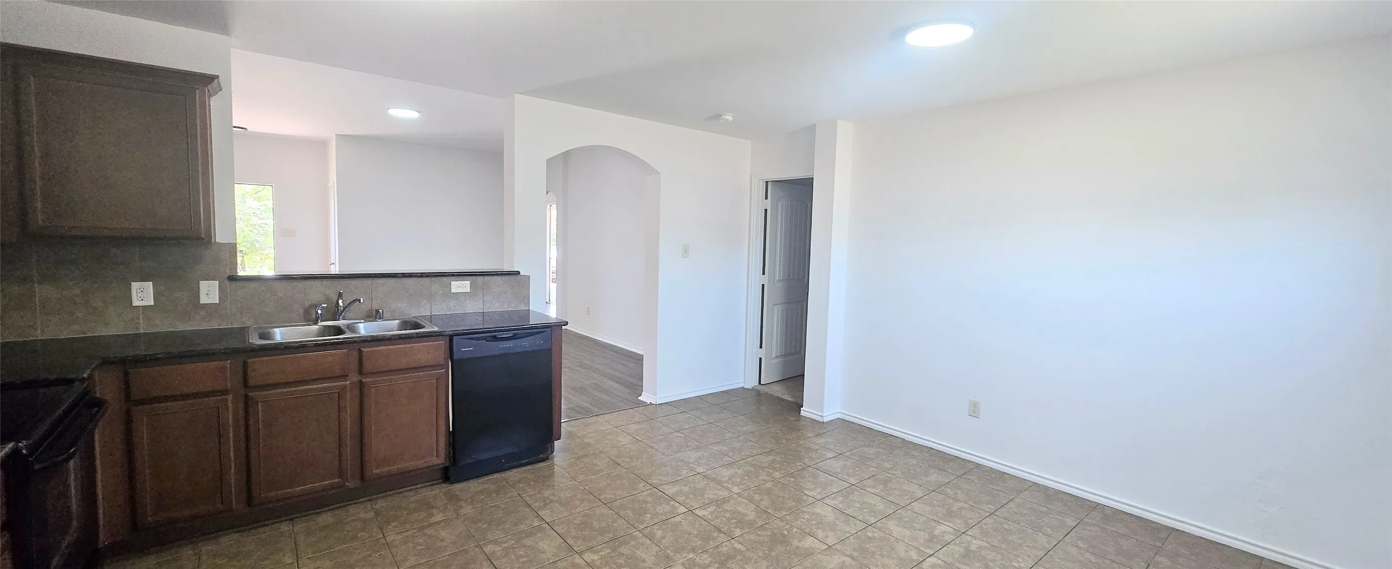 Single Family Residence For Rent in Collin County , 319 Elam Drive, Anna, Texas 75409, 4 Bedroom, 2 Bathroom, 2 Garage spaces, 1,645 Sqft, built in 2014, mls#21354819, Real Estate Agent in Anna, Homes For Rent in Collin county, Homes For Rent in Anna, Realtor in Anna Texas, Real Estate Brokerage Independent Realty Texas, Luminita Cordes Realtor