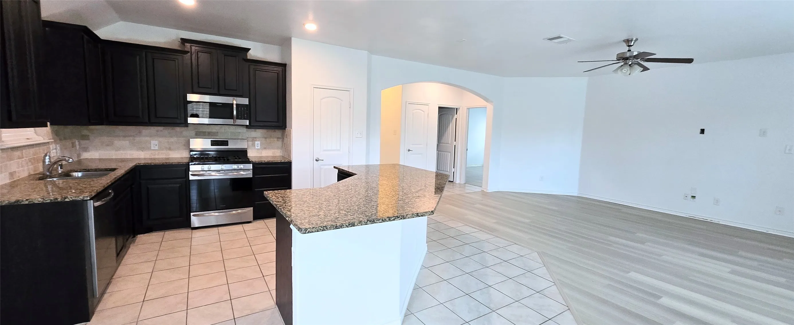 Single Family Residence For Rent in Collin County , 2625 Hillrich Drive, Anna, Texas 75409, 3 Bedroom, 2 Bathroom, 2 Garage spaces, 1,687 Sqft, built in 2017, mls#21354822, Real Estate Agent in Anna, Homes For Rent in Collin county, Homes For Rent in Anna, Realtor in Anna Texas, Real Estate Brokerage Independent Realty Texas, Luminita Cordes Realtor