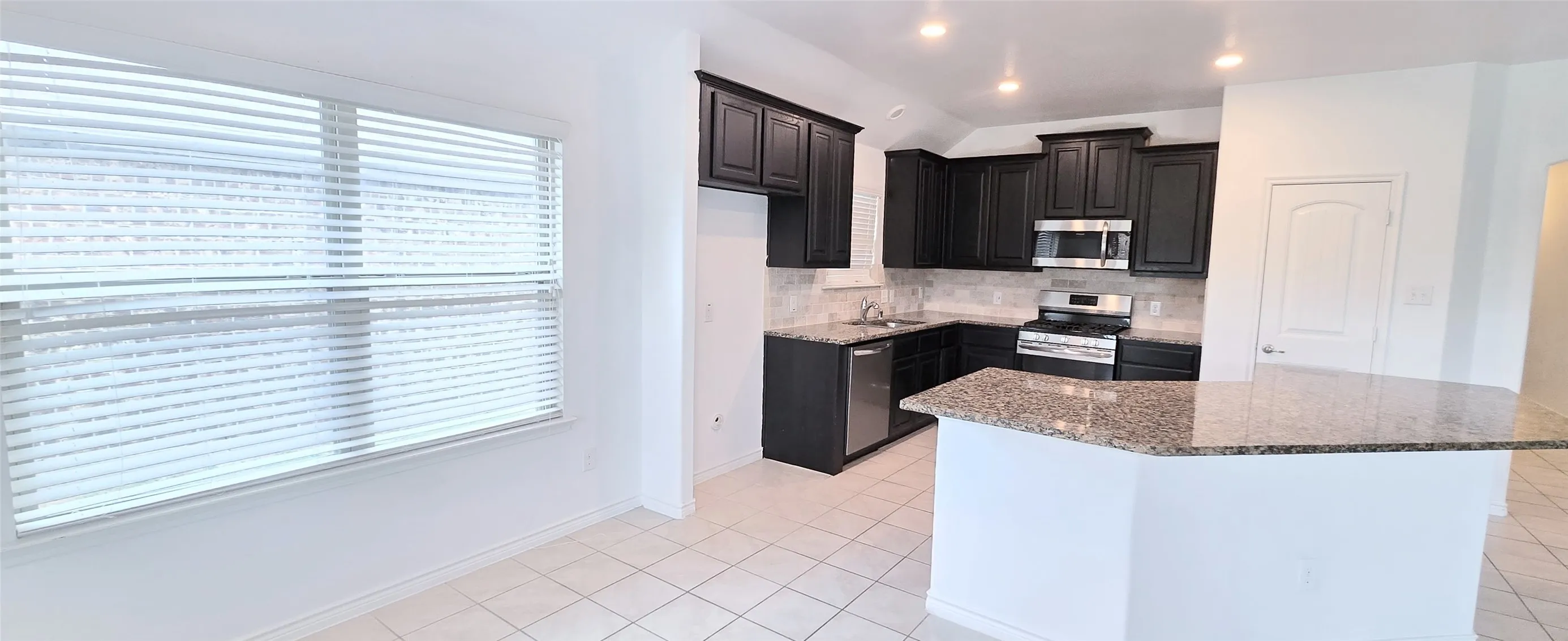 Single Family Residence For Rent in Collin County , 2625 Hillrich Drive, Anna, Texas 75409, 3 Bedroom, 2 Bathroom, 2 Garage spaces, 1,687 Sqft, built in 2017, mls#21354822, Real Estate Agent in Anna, Homes For Rent in Collin county, Homes For Rent in Anna, Realtor in Anna Texas, Real Estate Brokerage Independent Realty Texas, Luminita Cordes Realtor