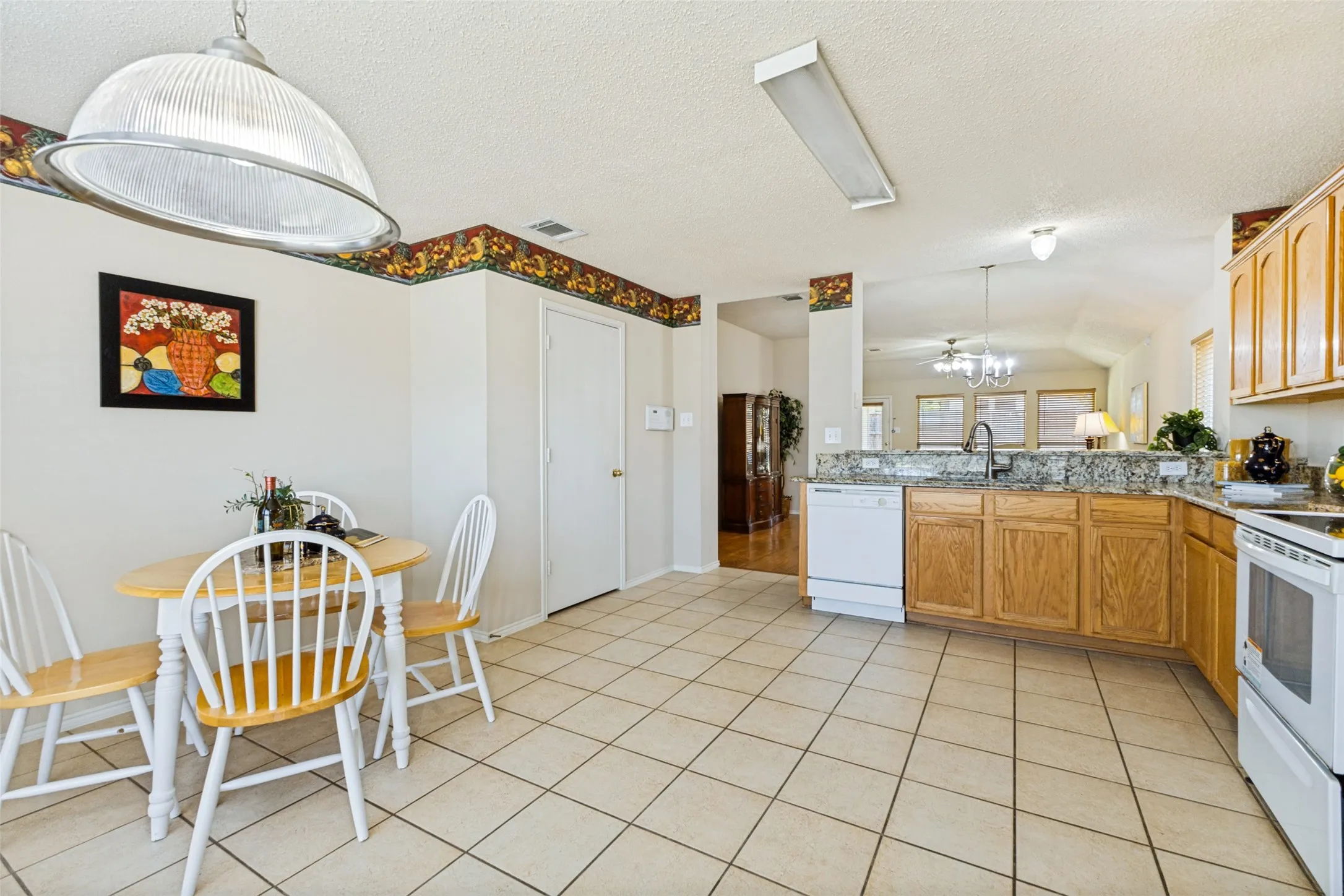 Single Family Residence For Sale in Dallas County , 2844 Goldfinch Drive, Mesquite, Texas 75181, 3 Bedroom, 2 Bathroom, 2 Garage spaces, 1,866 Sqft, built in 2003, mls#21354823, Real Estate Agent in Mesquite, Homes For Sale in Dallas county, Homes For Sale in Mesquite, Realtor in Mesquite Texas, Real Estate Brokerage Independent Realty Texas, Luminita Cordes Realtor