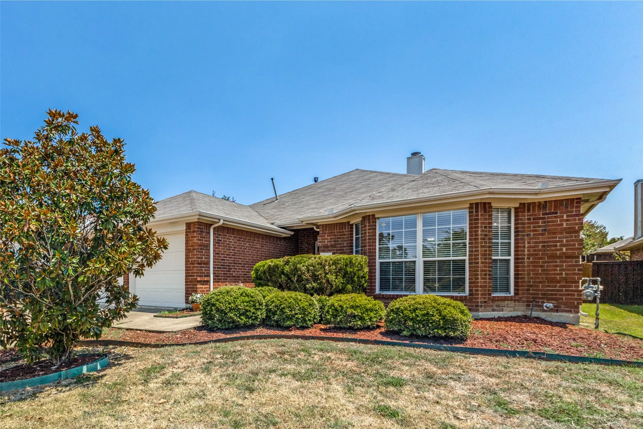 Single Family Residence For Sale in Dallas County , 2844 Goldfinch Drive, Mesquite, Texas 75181, 3 Bedroom, 2 Bathroom, 2 Garage spaces, 1,866 Sqft, built in 2003, mls#21354823, Real Estate Agent in Mesquite, Homes For Sale in Dallas county, Homes For Sale in Mesquite, Realtor in Mesquite Texas, Real Estate Brokerage Independent Realty Texas, Luminita Cordes Realtor