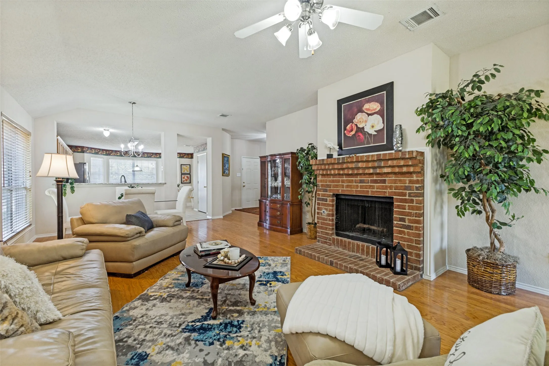 Single Family Residence For Sale in Dallas County , 2844 Goldfinch Drive, Mesquite, Texas 75181, 3 Bedroom, 2 Bathroom, 2 Garage spaces, 1,866 Sqft, built in 2003, mls#21354823, Real Estate Agent in Mesquite, Homes For Sale in Dallas county, Homes For Sale in Mesquite, Realtor in Mesquite Texas, Real Estate Brokerage Independent Realty Texas, Luminita Cordes Realtor