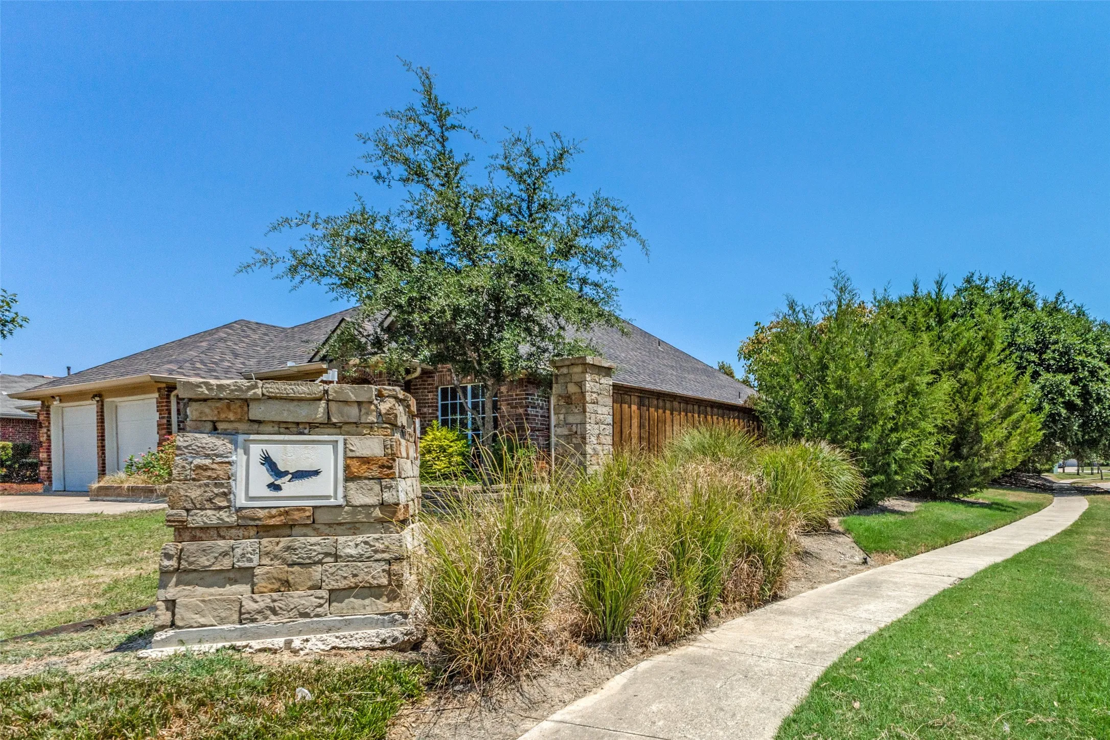 Single Family Residence For Sale in Dallas County , 2844 Goldfinch Drive, Mesquite, Texas 75181, 3 Bedroom, 2 Bathroom, 2 Garage spaces, 1,866 Sqft, built in 2003, mls#21354823, Real Estate Agent in Mesquite, Homes For Sale in Dallas county, Homes For Sale in Mesquite, Realtor in Mesquite Texas, Real Estate Brokerage Independent Realty Texas, Luminita Cordes Realtor