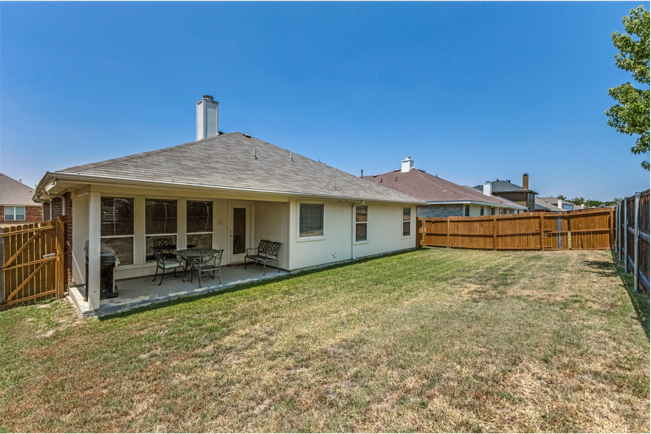 Single Family Residence For Sale in Dallas County , 2844 Goldfinch Drive, Mesquite, Texas 75181, 3 Bedroom, 2 Bathroom, 2 Garage spaces, 1,866 Sqft, built in 2003, mls#21354823, Real Estate Agent in Mesquite, Homes For Sale in Dallas county, Homes For Sale in Mesquite, Realtor in Mesquite Texas, Real Estate Brokerage Independent Realty Texas, Luminita Cordes Realtor