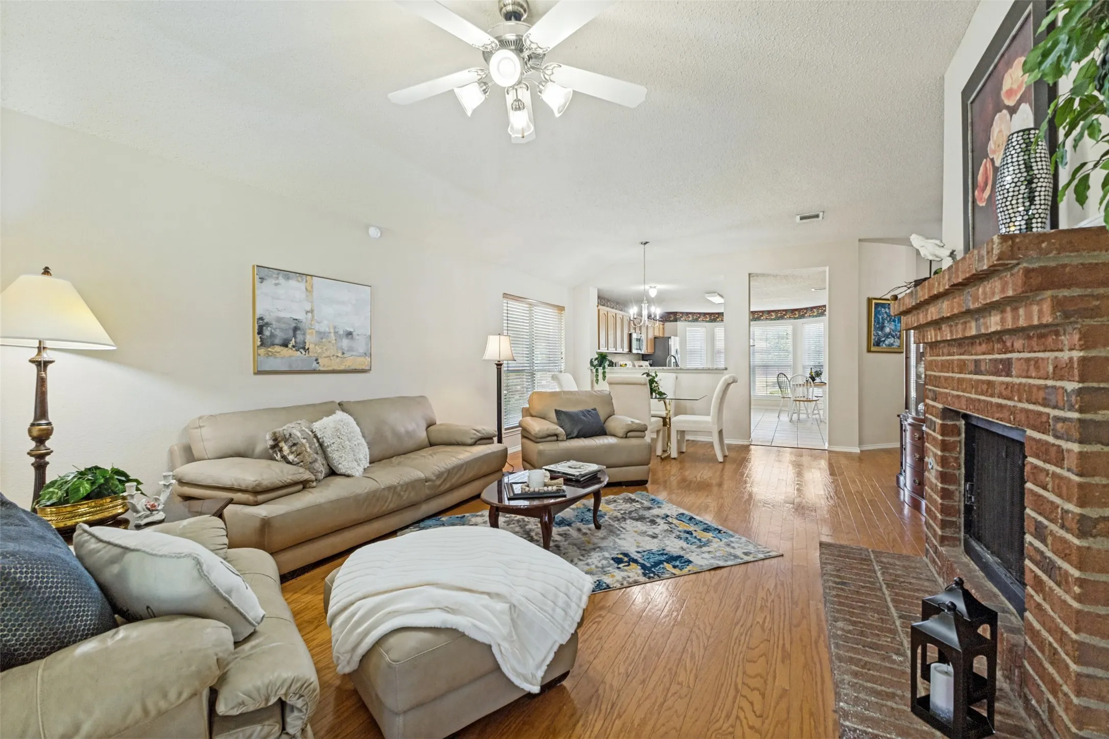 Single Family Residence For Sale in Dallas County , 2844 Goldfinch Drive, Mesquite, Texas 75181, 3 Bedroom, 2 Bathroom, 2 Garage spaces, 1,866 Sqft, built in 2003, mls#21354823, Real Estate Agent in Mesquite, Homes For Sale in Dallas county, Homes For Sale in Mesquite, Realtor in Mesquite Texas, Real Estate Brokerage Independent Realty Texas, Luminita Cordes Realtor
