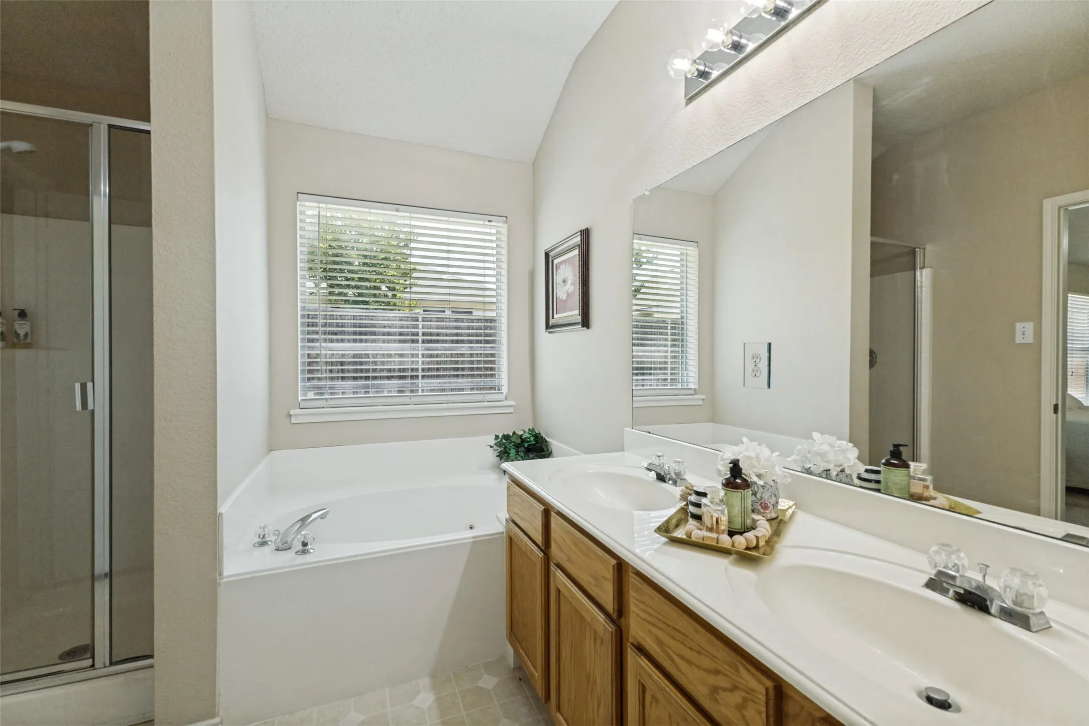Single Family Residence For Sale in Dallas County , 2844 Goldfinch Drive, Mesquite, Texas 75181, 3 Bedroom, 2 Bathroom, 2 Garage spaces, 1,866 Sqft, built in 2003, mls#21354823, Real Estate Agent in Mesquite, Homes For Sale in Dallas county, Homes For Sale in Mesquite, Realtor in Mesquite Texas, Real Estate Brokerage Independent Realty Texas, Luminita Cordes Realtor