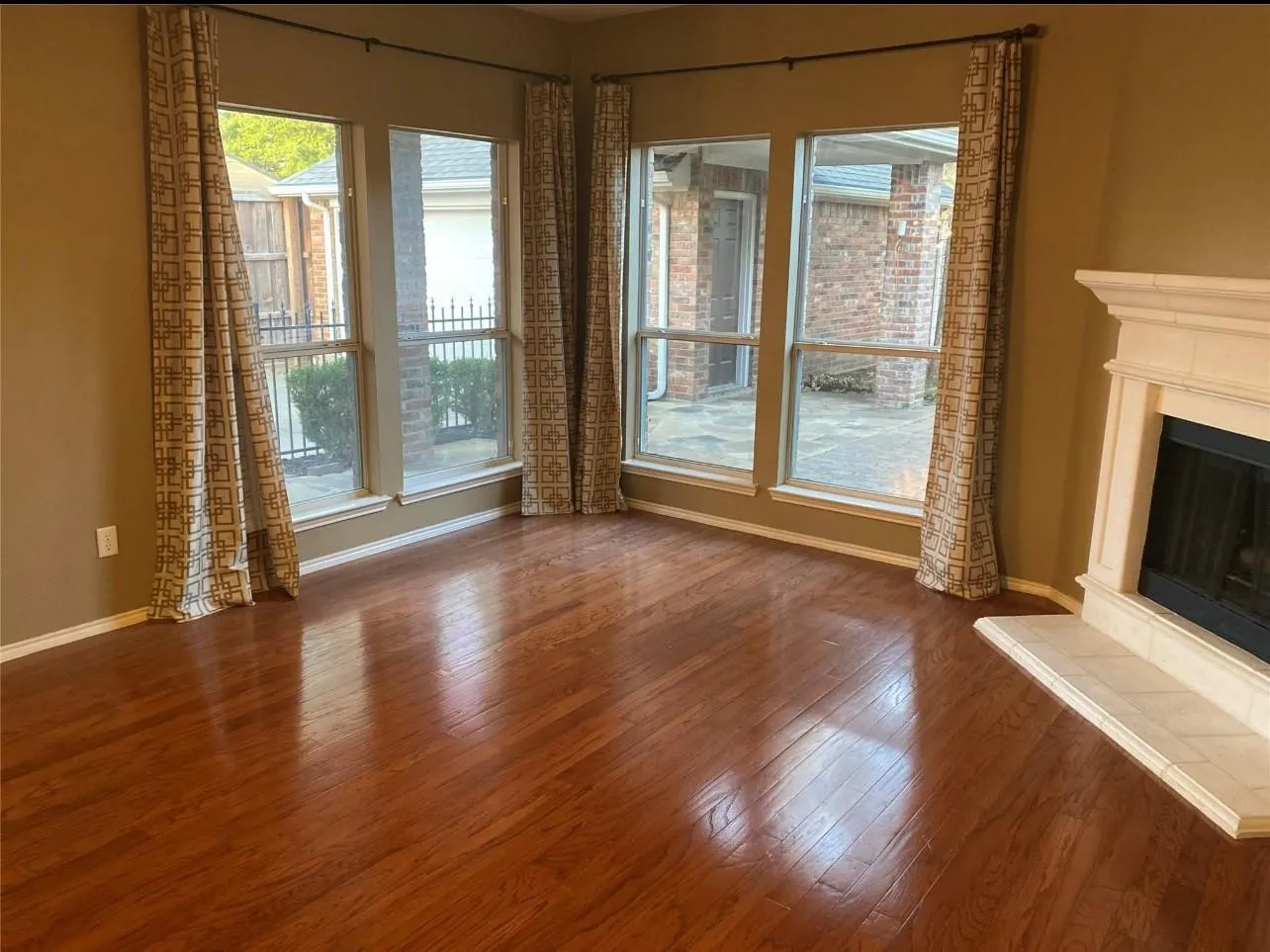Single Family Residence For Rent in Tarrant County , 3108 Rustic Meadows Drive, Bedford, Texas 76021, 4 Bedroom, 3 Bathroom, 2 Garage spaces, 2,265 Sqft, built in 2003, mls#21354825, Real Estate Agent in Bedford, Homes For Rent in Tarrant county, Homes For Rent in Bedford, Realtor in Bedford Texas, Real Estate Brokerage Independent Realty Texas, Luminita Cordes Realtor