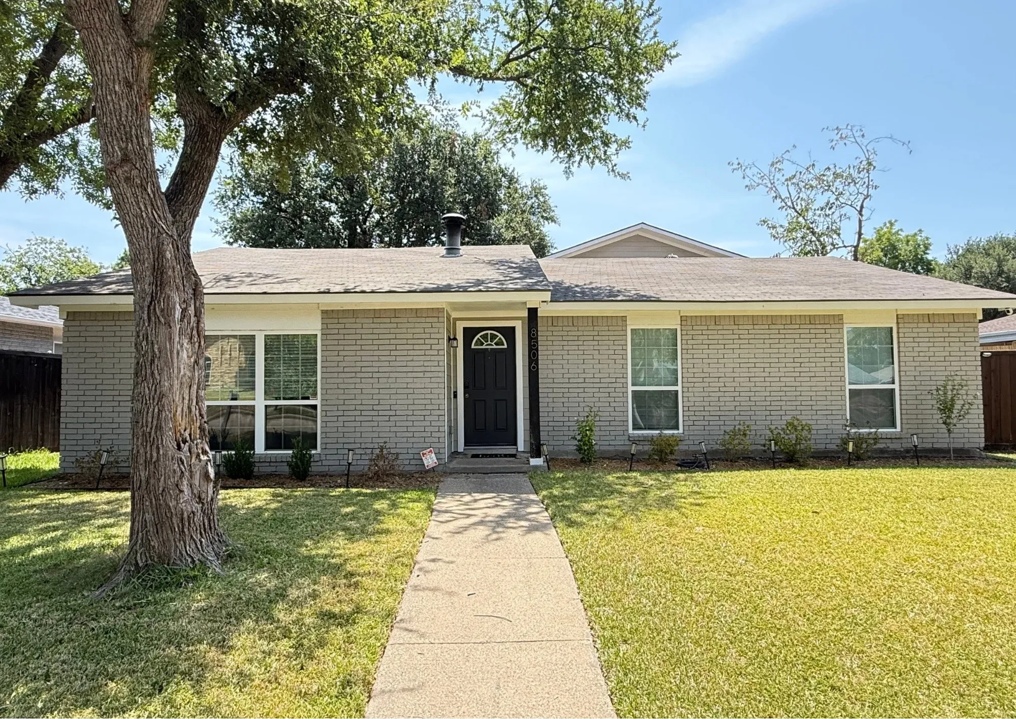 Single Family Residence For Sale in Dallas County , 8506 Londonderry Lane, Dallas, Texas 75228, 4 Bedroom, 2 Bathroom, 2 Garage spaces, 2,681 Sqft, built in 1977, mls#21354833, Real Estate Agent in Dallas, Homes For Sale in Dallas county, Homes For Sale in Dallas, Realtor in Dallas Texas, Real Estate Brokerage Independent Realty Texas, Luminita Cordes Realtor