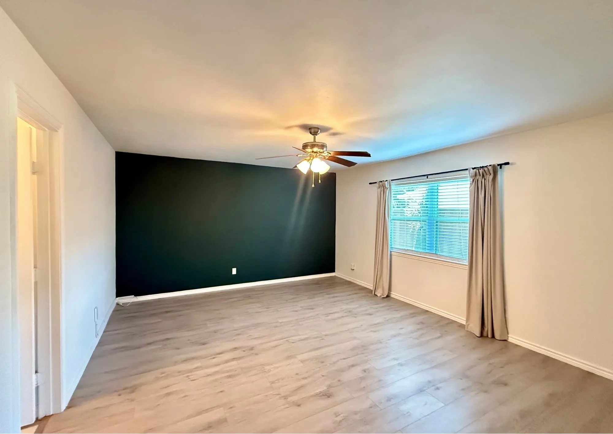 Single Family Residence For Sale in Dallas County , 8506 Londonderry Lane, Dallas, Texas 75228, 4 Bedroom, 2 Bathroom, 2 Garage spaces, 2,681 Sqft, built in 1977, mls#21354833, Real Estate Agent in Dallas, Homes For Sale in Dallas county, Homes For Sale in Dallas, Realtor in Dallas Texas, Real Estate Brokerage Independent Realty Texas, Luminita Cordes Realtor