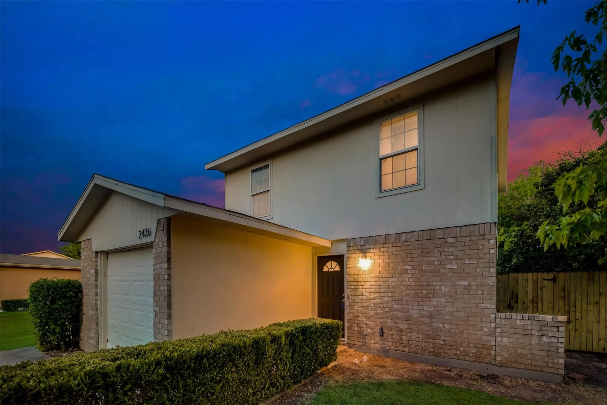 Single Family Residence For Rent in Tarrant County , 2436 Dancy Drive N, Fort Worth, Texas 76131, 3 Bedroom, 2 Bathroom, 1 Garage spaces, 1,070 Sqft, built in 1982, mls#21354836, Real Estate Agent in Fort Worth, Homes For Rent in Tarrant county, Homes For Rent in Fort Worth, Realtor in Fort Worth Texas, Real Estate Brokerage Independent Realty Texas, Luminita Cordes Realtor