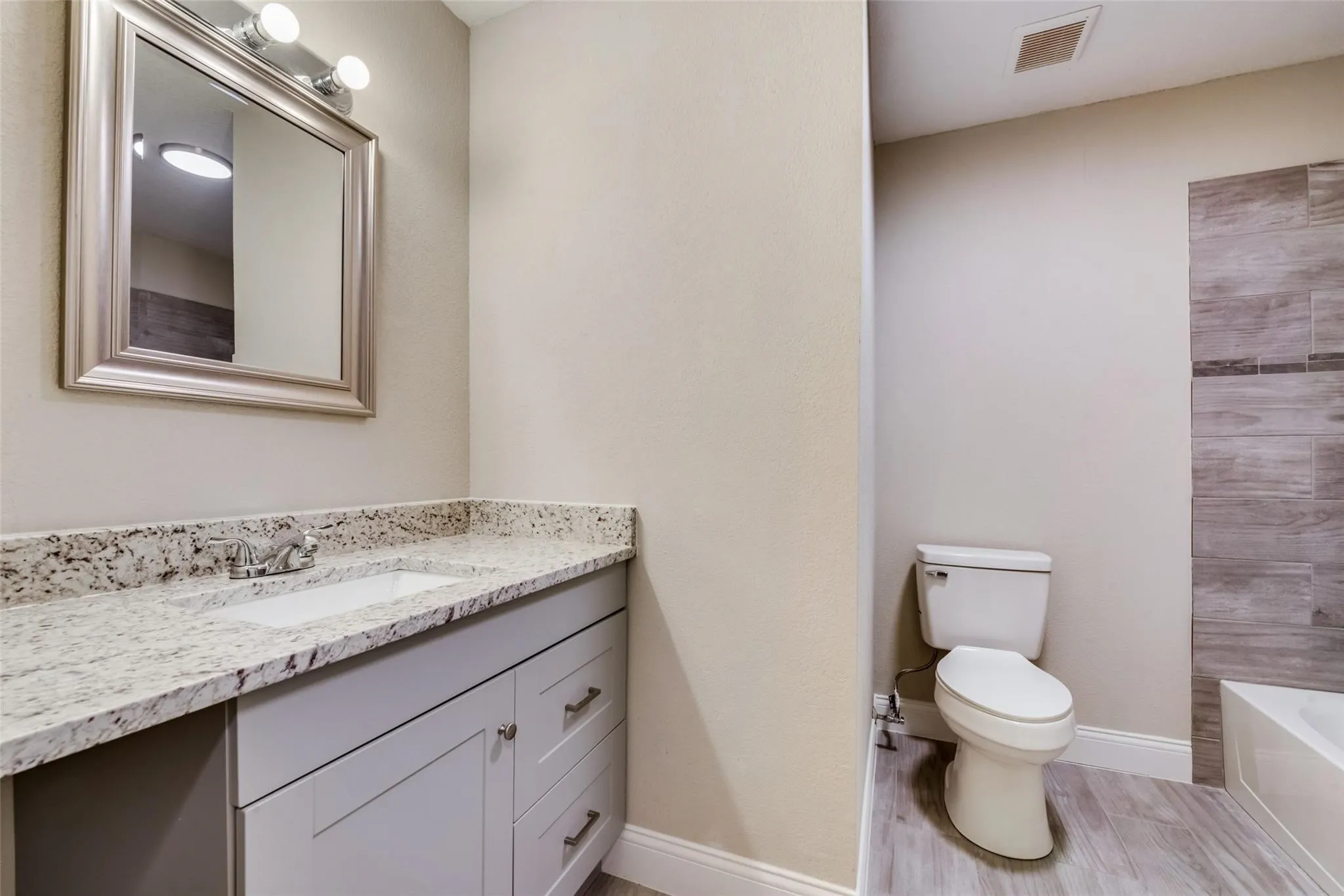 Single Family Residence For Rent in Tarrant County , 2436 Dancy Drive N, Fort Worth, Texas 76131, 3 Bedroom, 2 Bathroom, 1 Garage spaces, 1,070 Sqft, built in 1982, mls#21354836, Real Estate Agent in Fort Worth, Homes For Rent in Tarrant county, Homes For Rent in Fort Worth, Realtor in Fort Worth Texas, Real Estate Brokerage Independent Realty Texas, Luminita Cordes Realtor