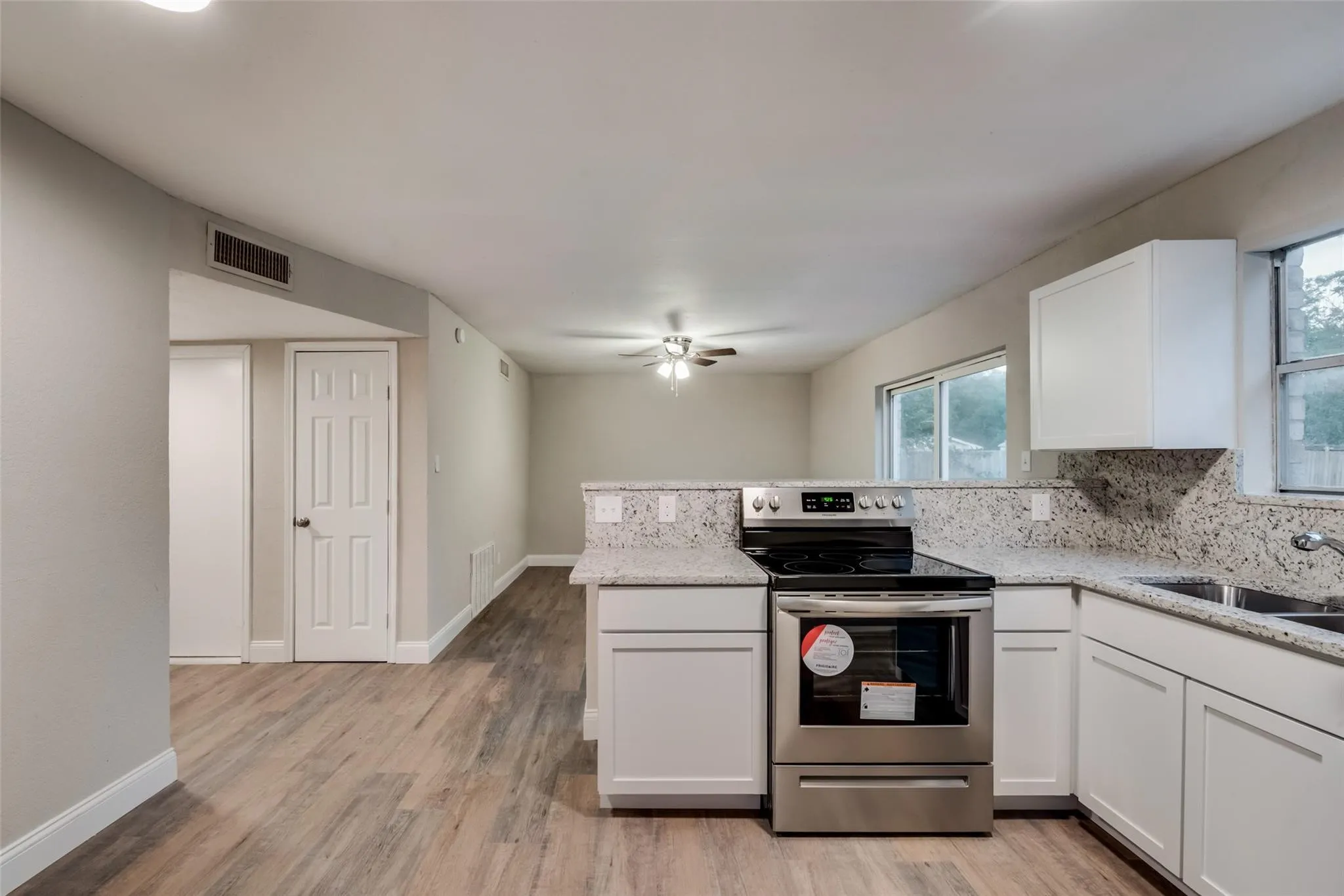 Single Family Residence For Rent in Tarrant County , 2436 Dancy Drive N, Fort Worth, Texas 76131, 3 Bedroom, 2 Bathroom, 1 Garage spaces, 1,070 Sqft, built in 1982, mls#21354836, Real Estate Agent in Fort Worth, Homes For Rent in Tarrant county, Homes For Rent in Fort Worth, Realtor in Fort Worth Texas, Real Estate Brokerage Independent Realty Texas, Luminita Cordes Realtor