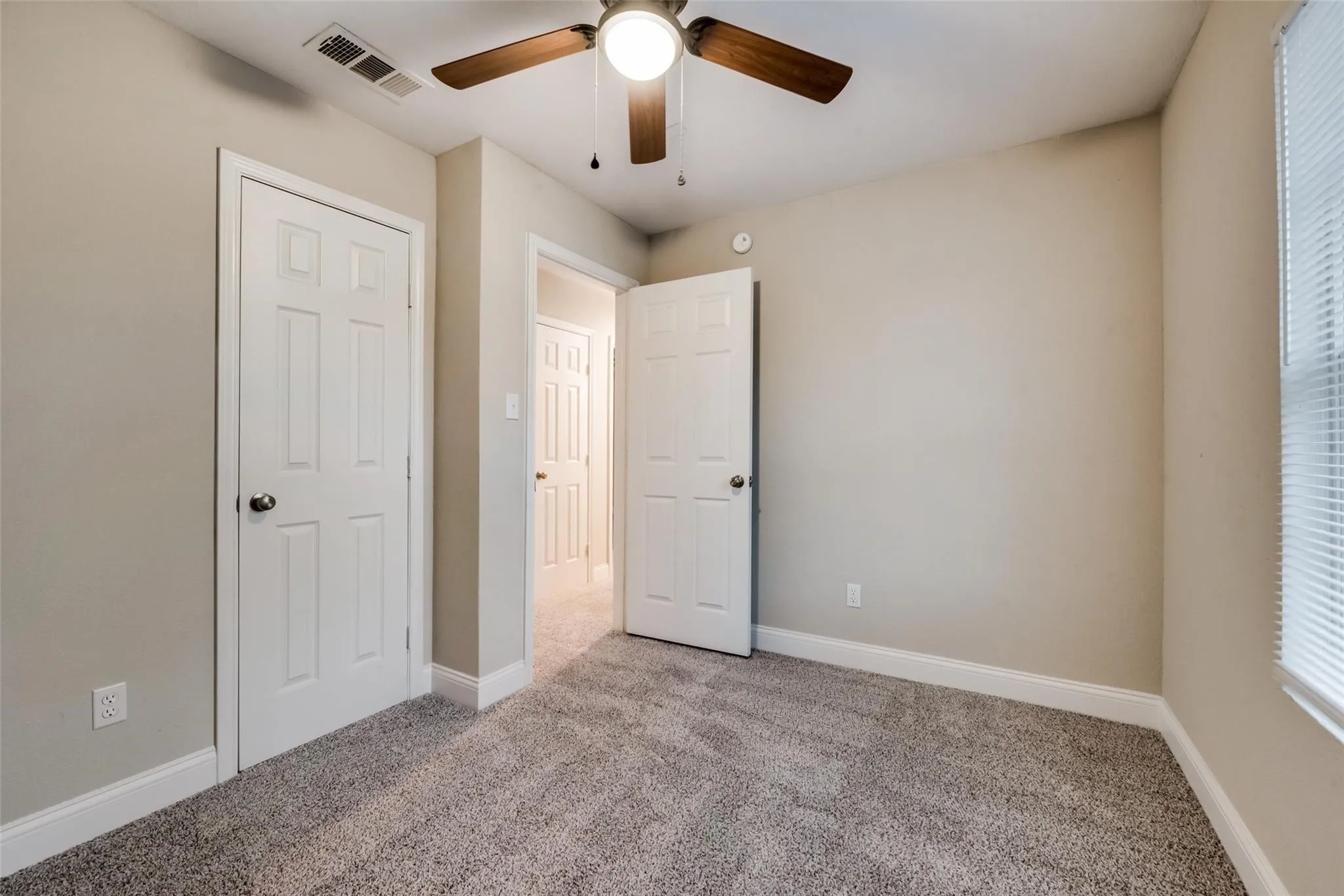 Single Family Residence For Rent in Tarrant County , 2436 Dancy Drive N, Fort Worth, Texas 76131, 3 Bedroom, 2 Bathroom, 1 Garage spaces, 1,070 Sqft, built in 1982, mls#21354836, Real Estate Agent in Fort Worth, Homes For Rent in Tarrant county, Homes For Rent in Fort Worth, Realtor in Fort Worth Texas, Real Estate Brokerage Independent Realty Texas, Luminita Cordes Realtor