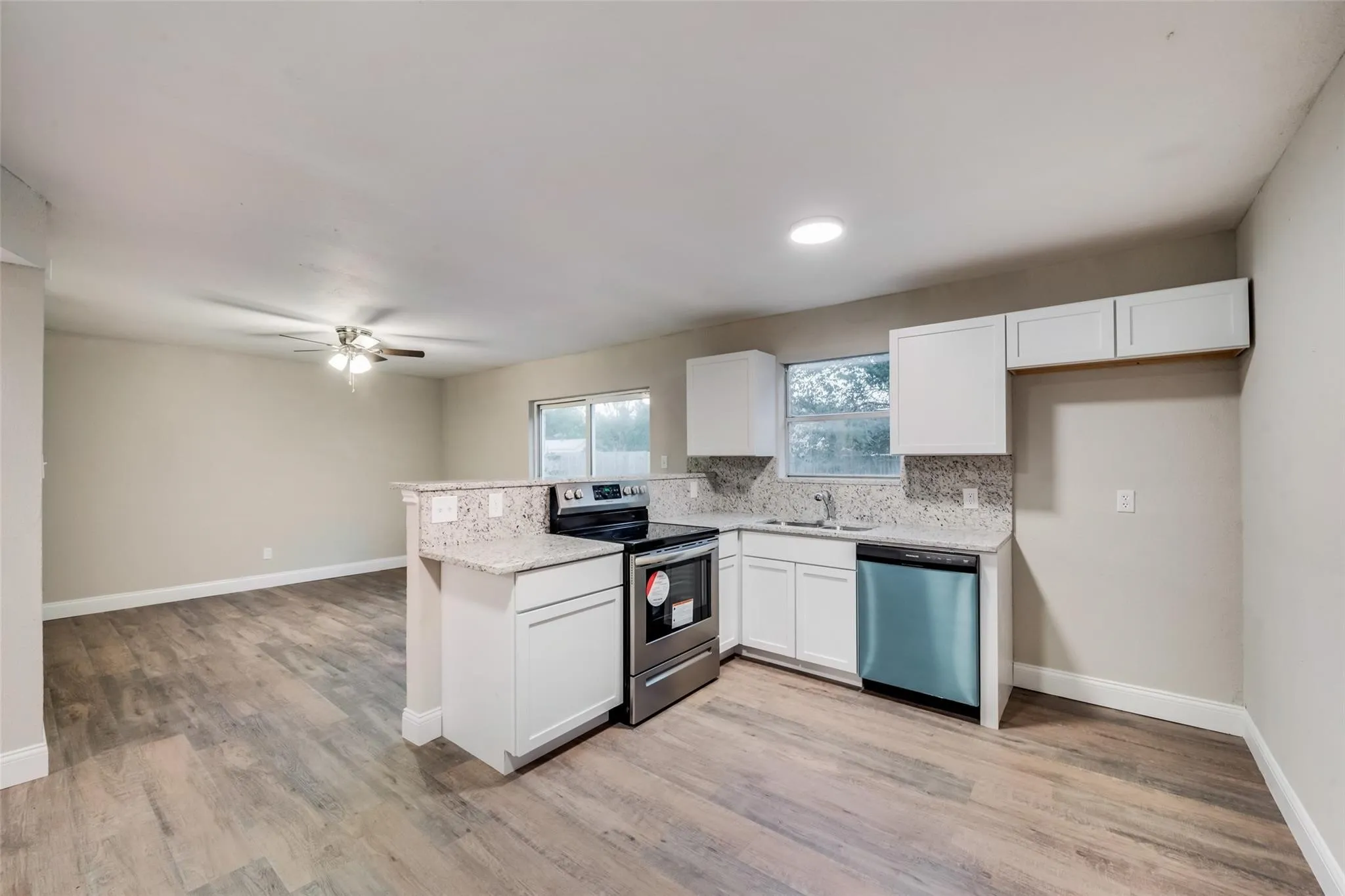 Single Family Residence For Rent in Tarrant County , 2436 Dancy Drive N, Fort Worth, Texas 76131, 3 Bedroom, 2 Bathroom, 1 Garage spaces, 1,070 Sqft, built in 1982, mls#21354836, Real Estate Agent in Fort Worth, Homes For Rent in Tarrant county, Homes For Rent in Fort Worth, Realtor in Fort Worth Texas, Real Estate Brokerage Independent Realty Texas, Luminita Cordes Realtor