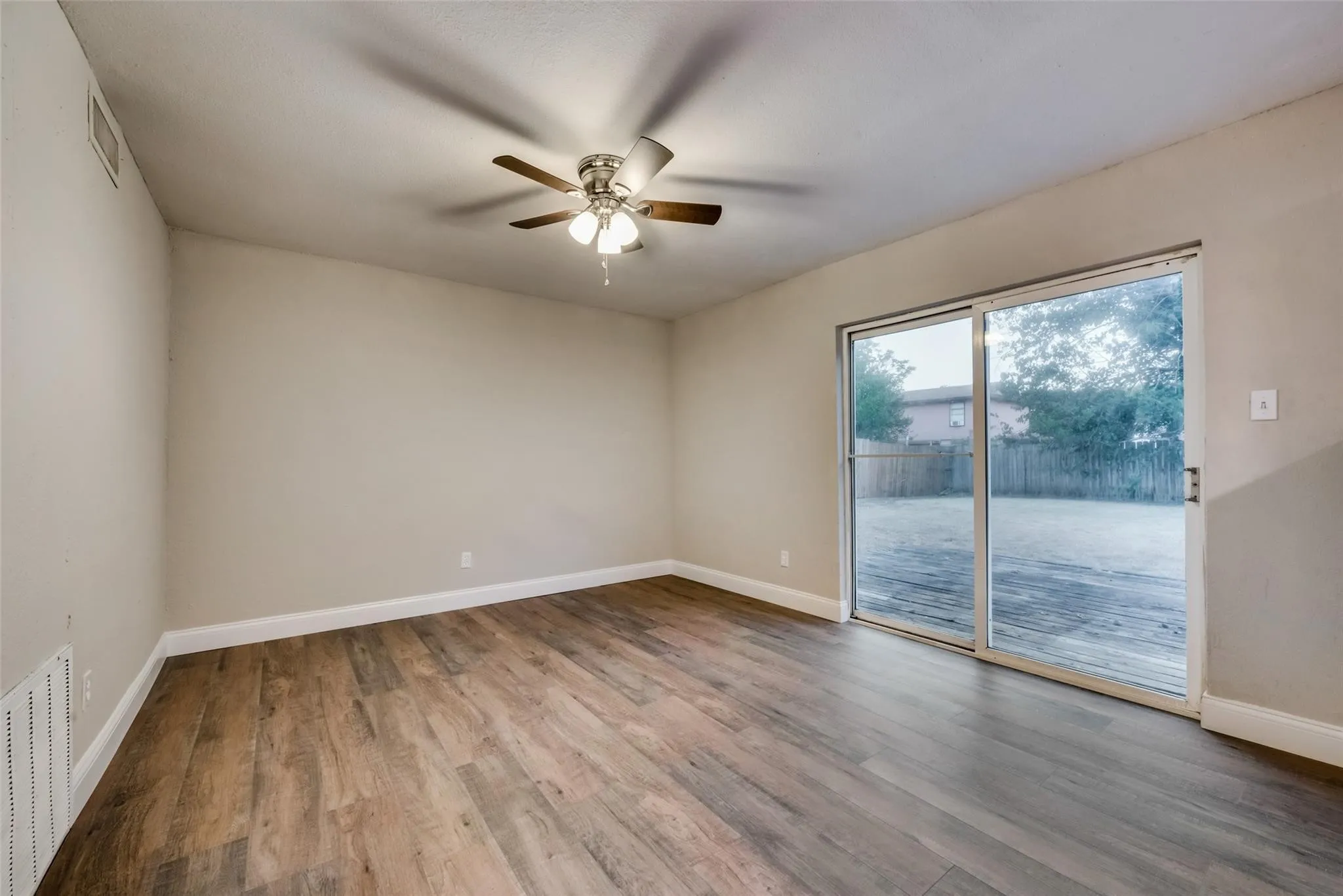 Single Family Residence For Rent in Tarrant County , 2436 Dancy Drive N, Fort Worth, Texas 76131, 3 Bedroom, 2 Bathroom, 1 Garage spaces, 1,070 Sqft, built in 1982, mls#21354836, Real Estate Agent in Fort Worth, Homes For Rent in Tarrant county, Homes For Rent in Fort Worth, Realtor in Fort Worth Texas, Real Estate Brokerage Independent Realty Texas, Luminita Cordes Realtor