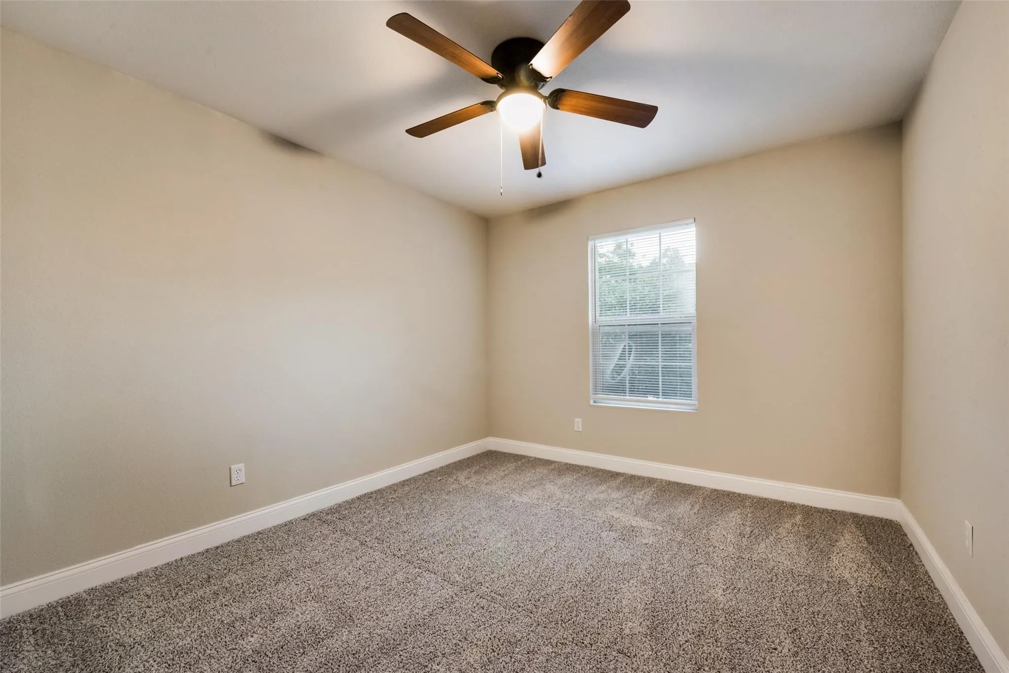Single Family Residence For Rent in Tarrant County , 2436 Dancy Drive N, Fort Worth, Texas 76131, 3 Bedroom, 2 Bathroom, 1 Garage spaces, 1,070 Sqft, built in 1982, mls#21354836, Real Estate Agent in Fort Worth, Homes For Rent in Tarrant county, Homes For Rent in Fort Worth, Realtor in Fort Worth Texas, Real Estate Brokerage Independent Realty Texas, Luminita Cordes Realtor