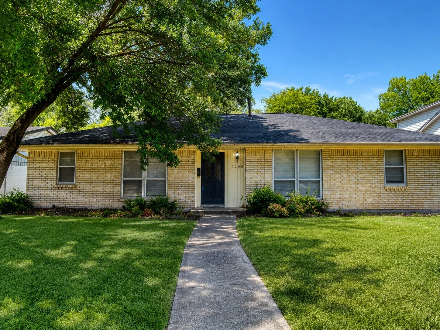 Single Family Residence For Sale in Dallas County , 2725 Mark Drive, Mesquite, Texas 75150, 4 Bedroom, 3 Bathroom, 2 Garage spaces, 1,705 Sqft, built in 1968, mls#21354759, Real Estate Agent in Mesquite, Homes For Sale in Dallas county, Homes For Sale in Mesquite, Realtor in Mesquite Texas, Real Estate Brokerage Independent Realty Texas, Luminita Cordes Realtor