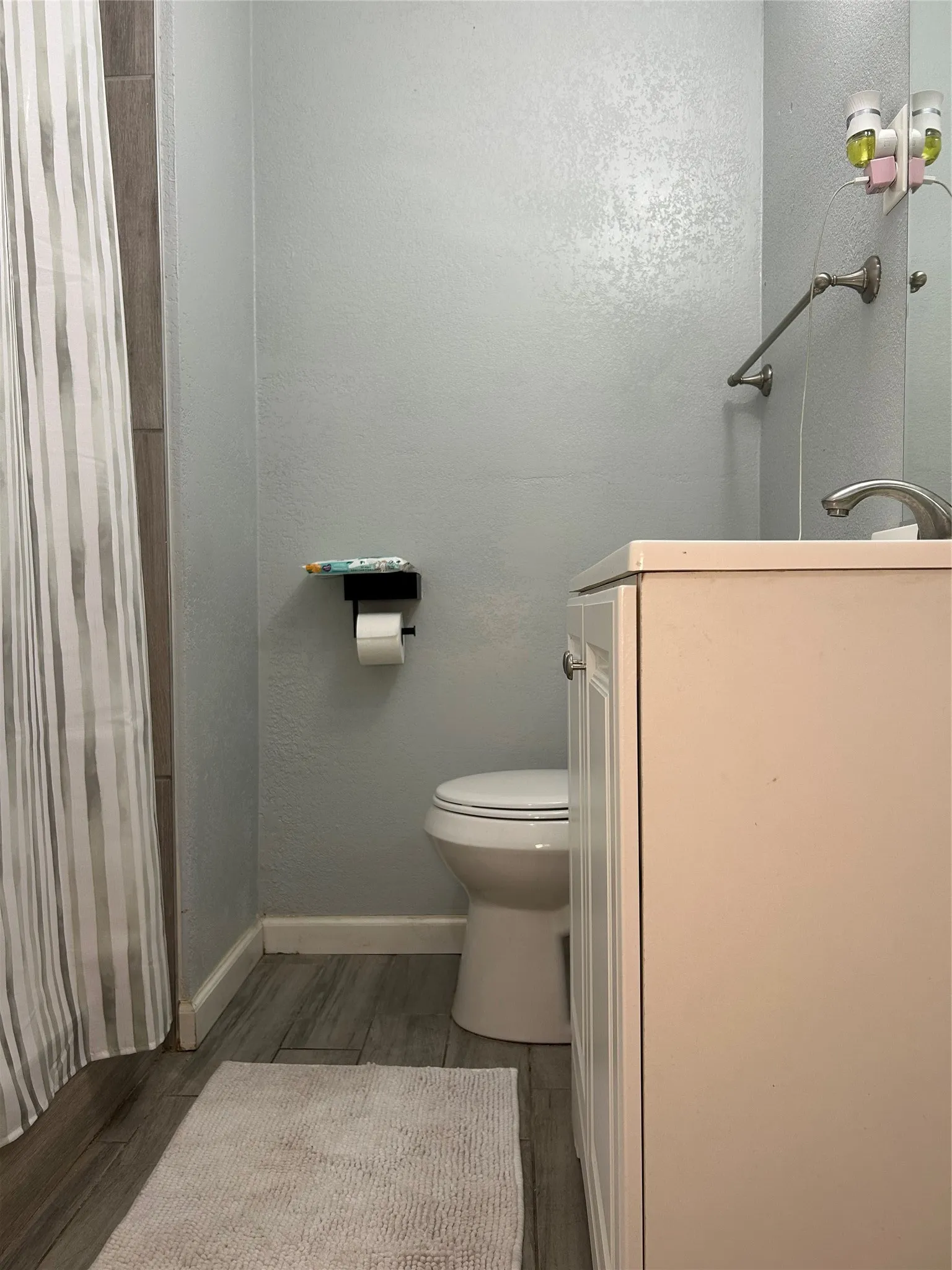 Single Family Residence For Sale in Dallas County , 2725 Mark Drive, Mesquite, Texas 75150, 4 Bedroom, 3 Bathroom, 2 Garage spaces, 1,705 Sqft, built in 1968, mls#21354759, Real Estate Agent in Mesquite, Homes For Sale in Dallas county, Homes For Sale in Mesquite, Realtor in Mesquite Texas, Real Estate Brokerage Independent Realty Texas, Luminita Cordes Realtor