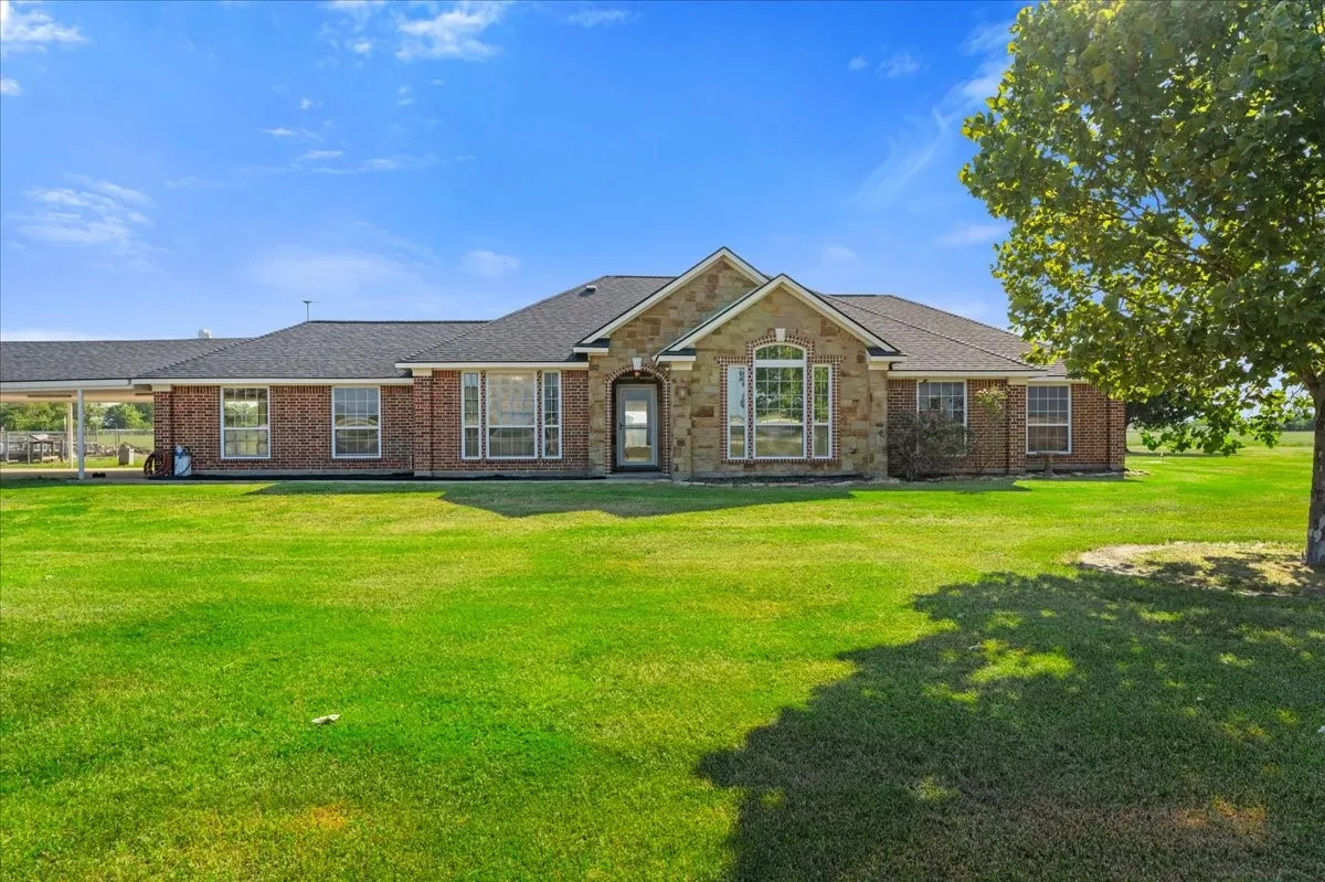 Single Family Residence For Sale in Navarro County , 3411 Fm 636, Kerens, Texas 75144, 4 Bedrooms, 3 Bathrooms, 2 Garage spaces, 2,260 Sqft, built in 2008, Price $850,000, mls#21347661, Real Estate Agent in Kerens, Homes For Sale in Navarro county, Homes For Sale in Kerens, Realtor in Kerens Texas, Real Estate Brokerage Independent Realty Texas, Luminita Cordes Realtor