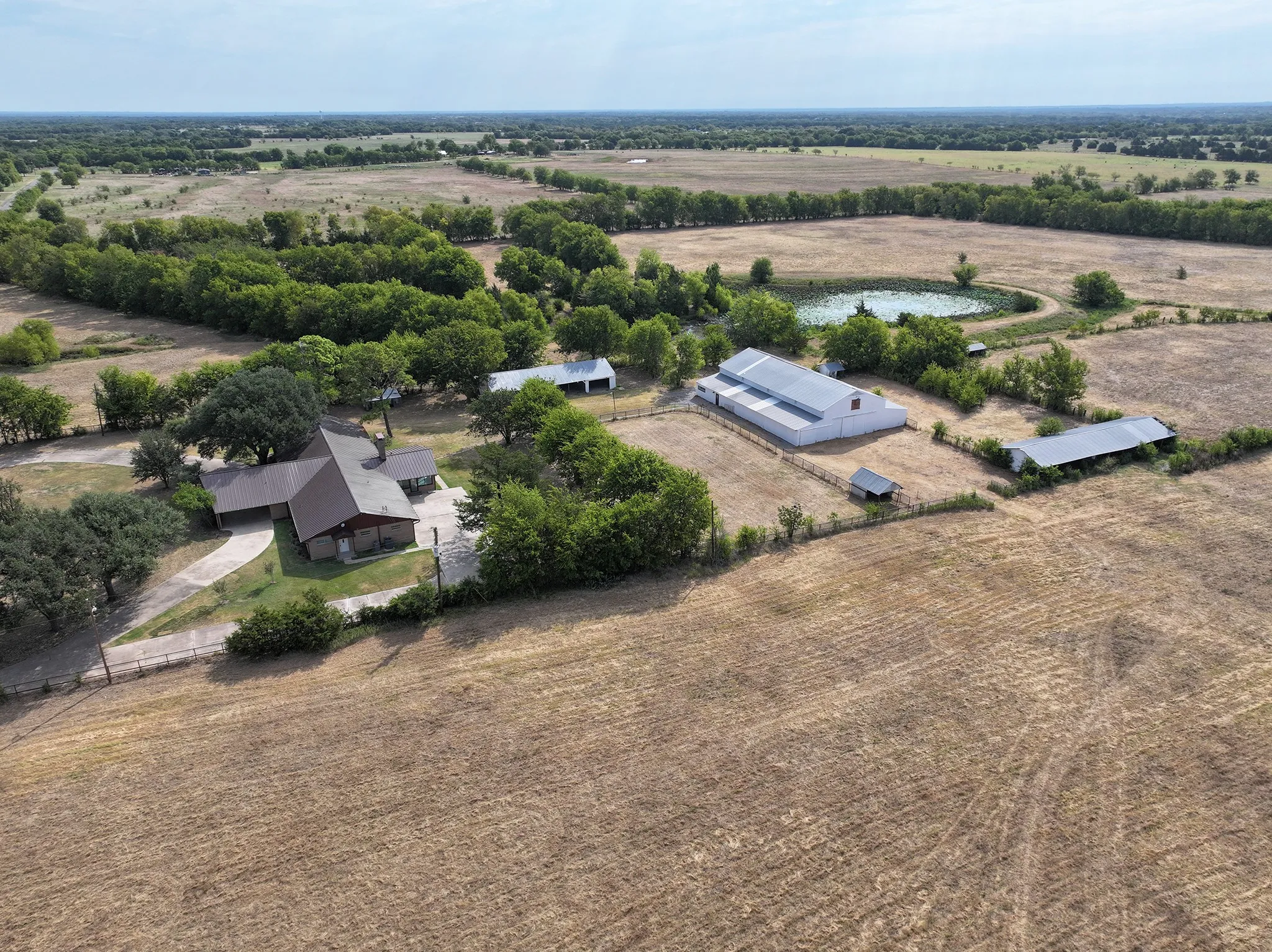 Farm For Sale in Van Zandt County , 4104 VZ County Rd 3501, Wills Point, Texas 75169, 6 Bedroom, 3 Bathroom, 5 Garage spaces, 4,840 Sqft, built in 1975, mls#21354851, Real Estate Agent in Wills Point, Homes For Sale in Van Zandt county, Homes For Sale in Wills Point, Realtor in Wills Point Texas, Real Estate Brokerage Independent Realty Texas, Luminita Cordes Realtor