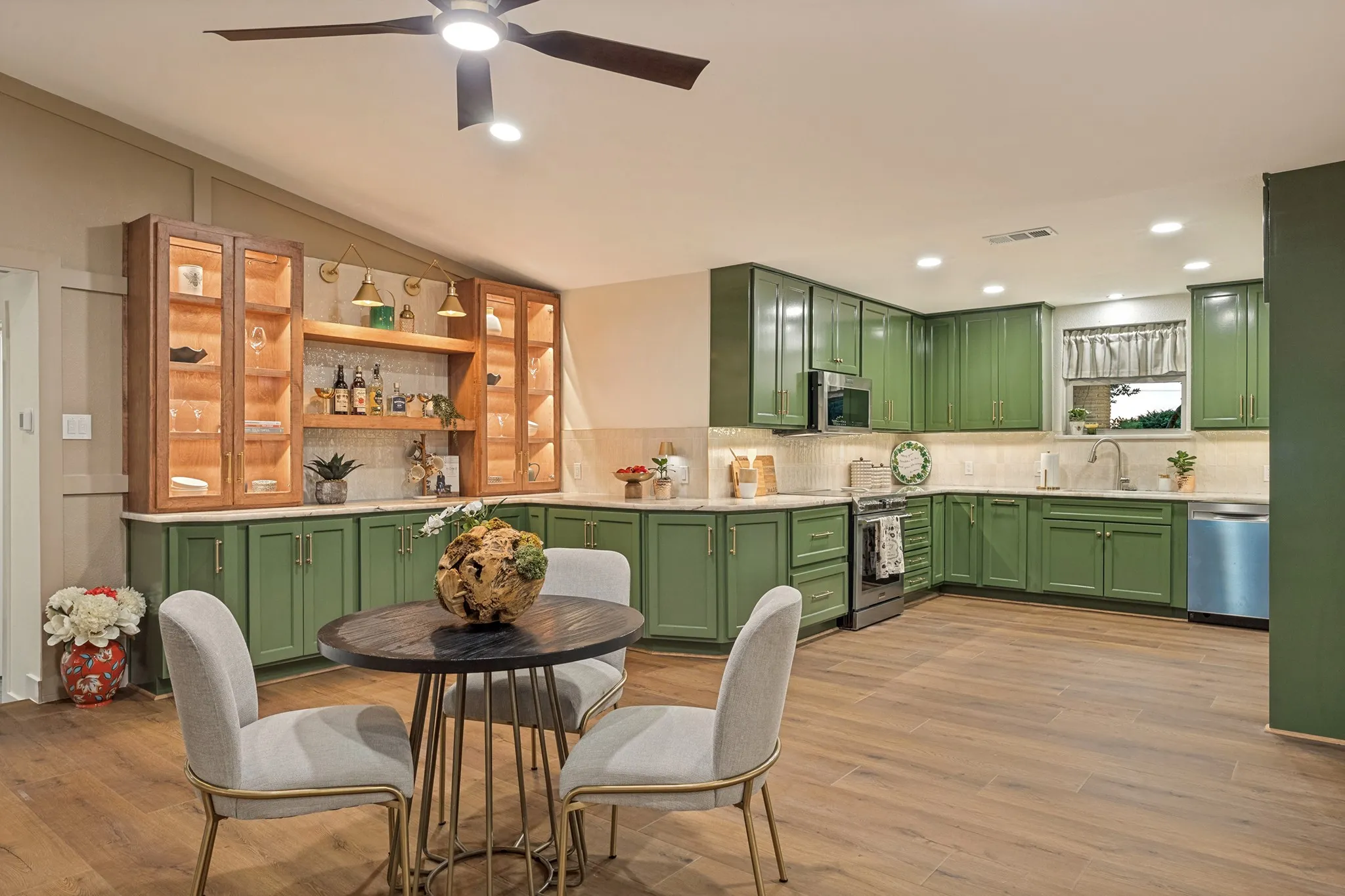 Farm For Sale in Van Zandt County , 4104 VZ County Rd 3501, Wills Point, Texas 75169, 6 Bedroom, 3 Bathroom, 5 Garage spaces, 4,840 Sqft, built in 1975, mls#21354851, Real Estate Agent in Wills Point, Homes For Sale in Van Zandt county, Homes For Sale in Wills Point, Realtor in Wills Point Texas, Real Estate Brokerage Independent Realty Texas, Luminita Cordes Realtor