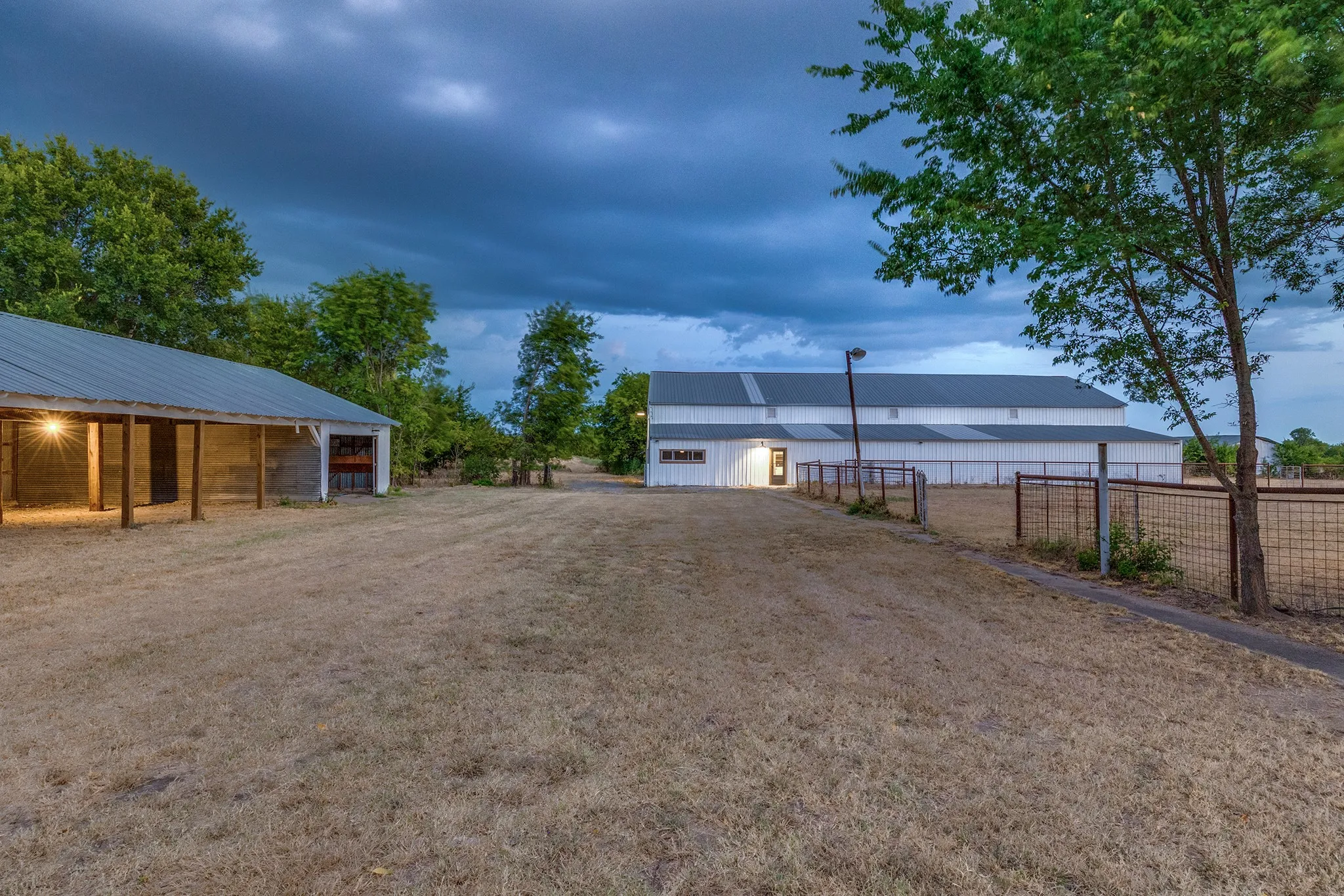 Farm For Sale in Van Zandt County , 4104 VZ County Rd 3501, Wills Point, Texas 75169, 6 Bedroom, 3 Bathroom, 5 Garage spaces, 4,840 Sqft, built in 1975, mls#21354851, Real Estate Agent in Wills Point, Homes For Sale in Van Zandt county, Homes For Sale in Wills Point, Realtor in Wills Point Texas, Real Estate Brokerage Independent Realty Texas, Luminita Cordes Realtor