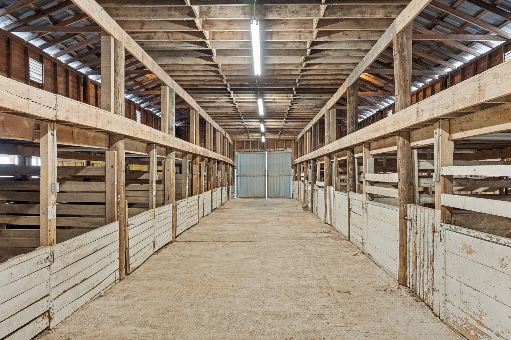 Farm For Sale in Van Zandt County , 4104 VZ County Rd 3501, Wills Point, Texas 75169, 6 Bedroom, 3 Bathroom, 5 Garage spaces, 4,840 Sqft, built in 1975, mls#21354851, Real Estate Agent in Wills Point, Homes For Sale in Van Zandt county, Homes For Sale in Wills Point, Realtor in Wills Point Texas, Real Estate Brokerage Independent Realty Texas, Luminita Cordes Realtor