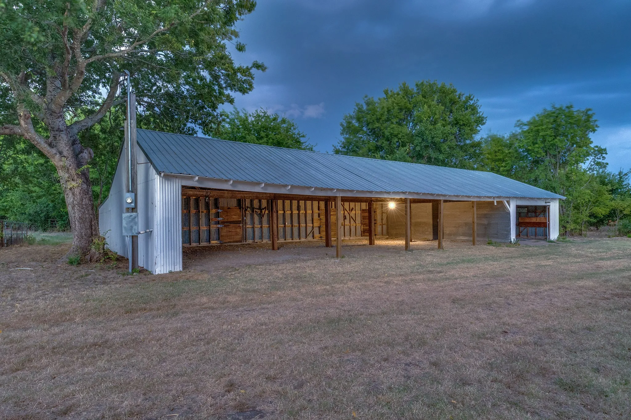 Farm For Sale in Van Zandt County , 4104 VZ County Rd 3501, Wills Point, Texas 75169, 6 Bedroom, 3 Bathroom, 5 Garage spaces, 4,840 Sqft, built in 1975, mls#21354851, Real Estate Agent in Wills Point, Homes For Sale in Van Zandt county, Homes For Sale in Wills Point, Realtor in Wills Point Texas, Real Estate Brokerage Independent Realty Texas, Luminita Cordes Realtor