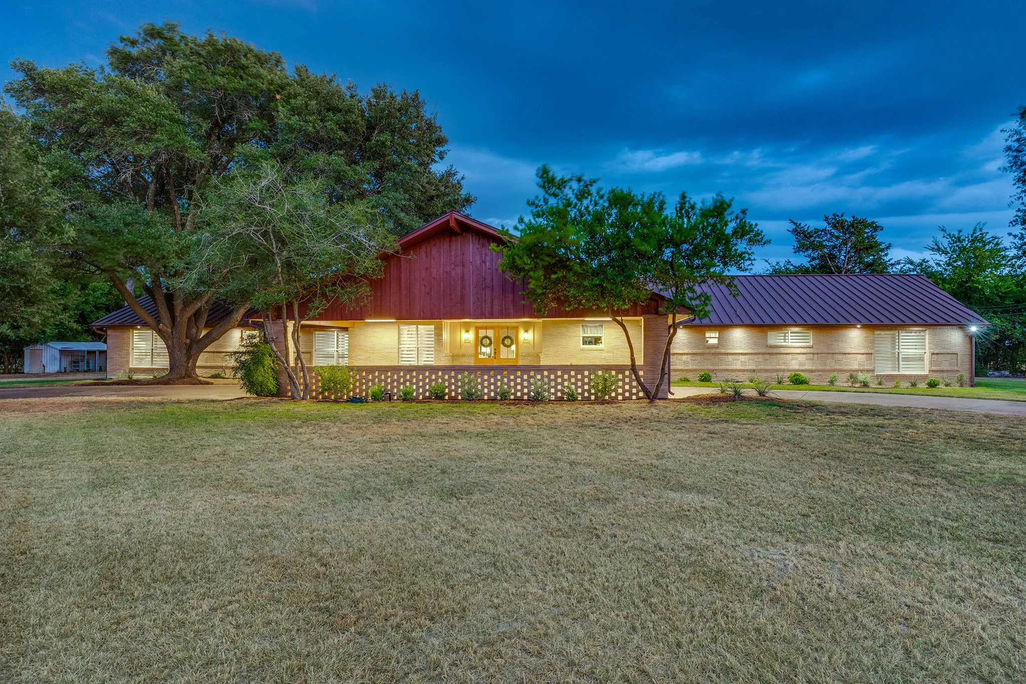 Farm For Sale in Van Zandt County , 4104 VZ County Rd 3501, Wills Point, Texas 75169, 6 Bedroom, 3 Bathroom, 5 Garage spaces, 4,840 Sqft, built in 1975, mls#21354851, Real Estate Agent in Wills Point, Homes For Sale in Van Zandt county, Homes For Sale in Wills Point, Realtor in Wills Point Texas, Real Estate Brokerage Independent Realty Texas, Luminita Cordes Realtor