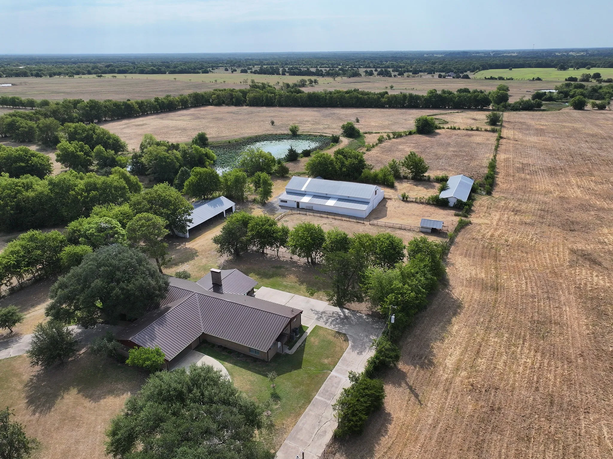Farm For Sale in Van Zandt County , 4104 VZ County Rd 3501, Wills Point, Texas 75169, 6 Bedroom, 3 Bathroom, 5 Garage spaces, 4,840 Sqft, built in 1975, mls#21354851, Real Estate Agent in Wills Point, Homes For Sale in Van Zandt county, Homes For Sale in Wills Point, Realtor in Wills Point Texas, Real Estate Brokerage Independent Realty Texas, Luminita Cordes Realtor