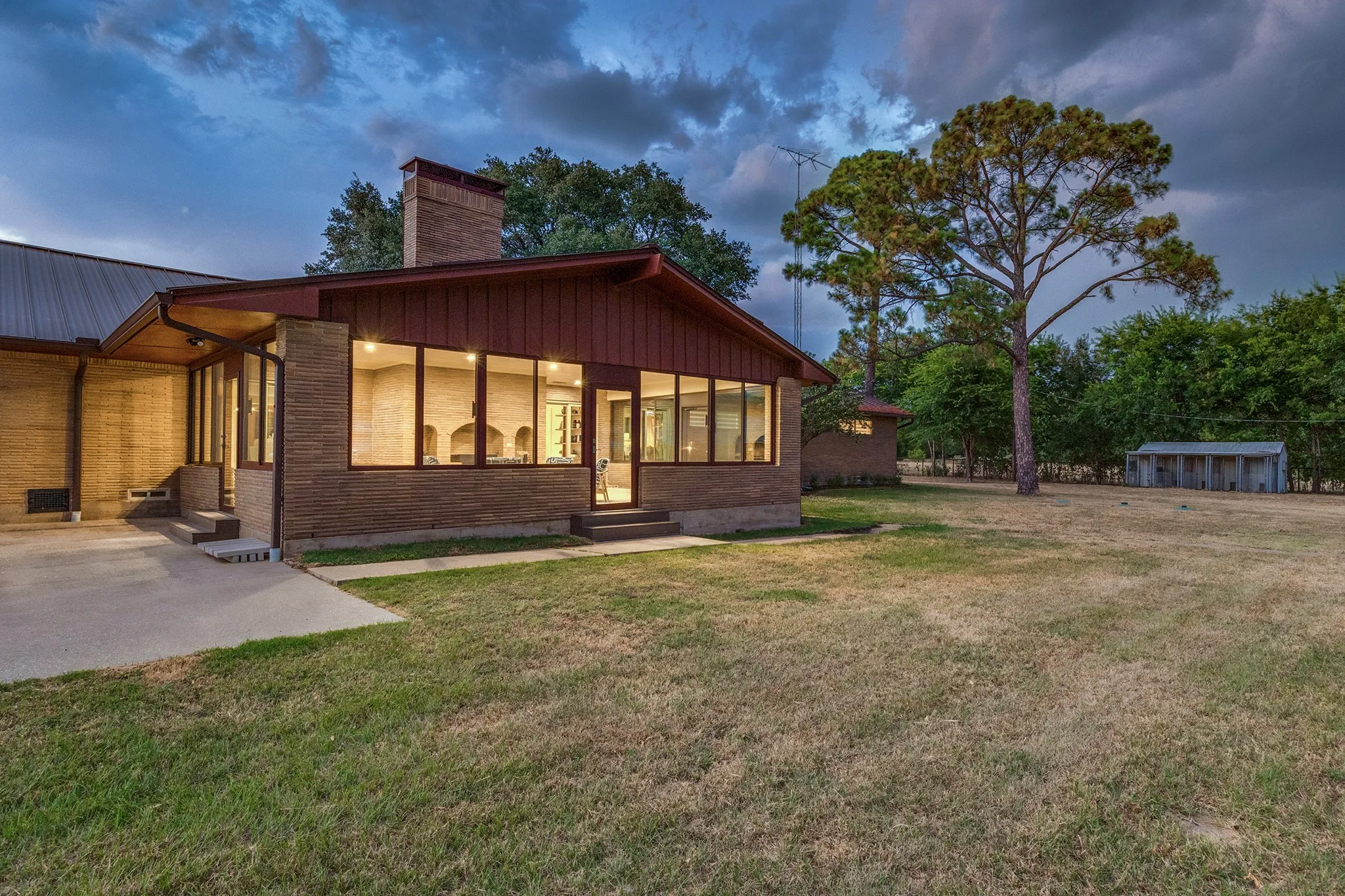 Farm For Sale in Van Zandt County , 4104 VZ County Rd 3501, Wills Point, Texas 75169, 6 Bedroom, 3 Bathroom, 5 Garage spaces, 4,840 Sqft, built in 1975, mls#21354851, Real Estate Agent in Wills Point, Homes For Sale in Van Zandt county, Homes For Sale in Wills Point, Realtor in Wills Point Texas, Real Estate Brokerage Independent Realty Texas, Luminita Cordes Realtor