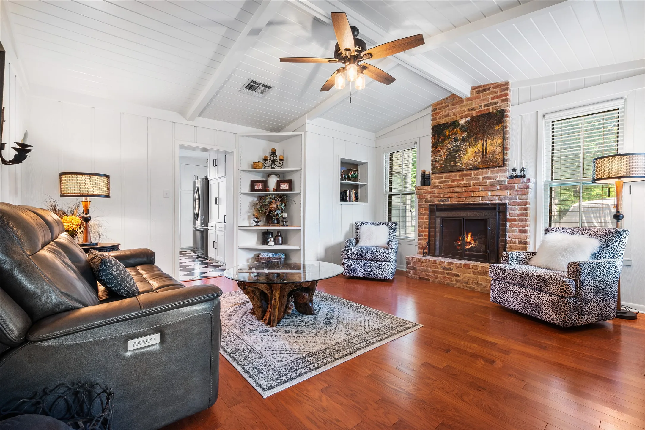 Single Family Residence For Sale in Bosque County , 415 N Avenue I, Clifton, Texas 76634, 3 Bedroom, 3 Bathroom, 3 Garage spaces, 2,490 Sqft, built in 1930, mls#21354010, Real Estate Agent in Clifton, Homes For Sale in Bosque county, Homes For Sale in Clifton, Realtor in Clifton Texas, Real Estate Brokerage Independent Realty Texas, Luminita Cordes Realtor