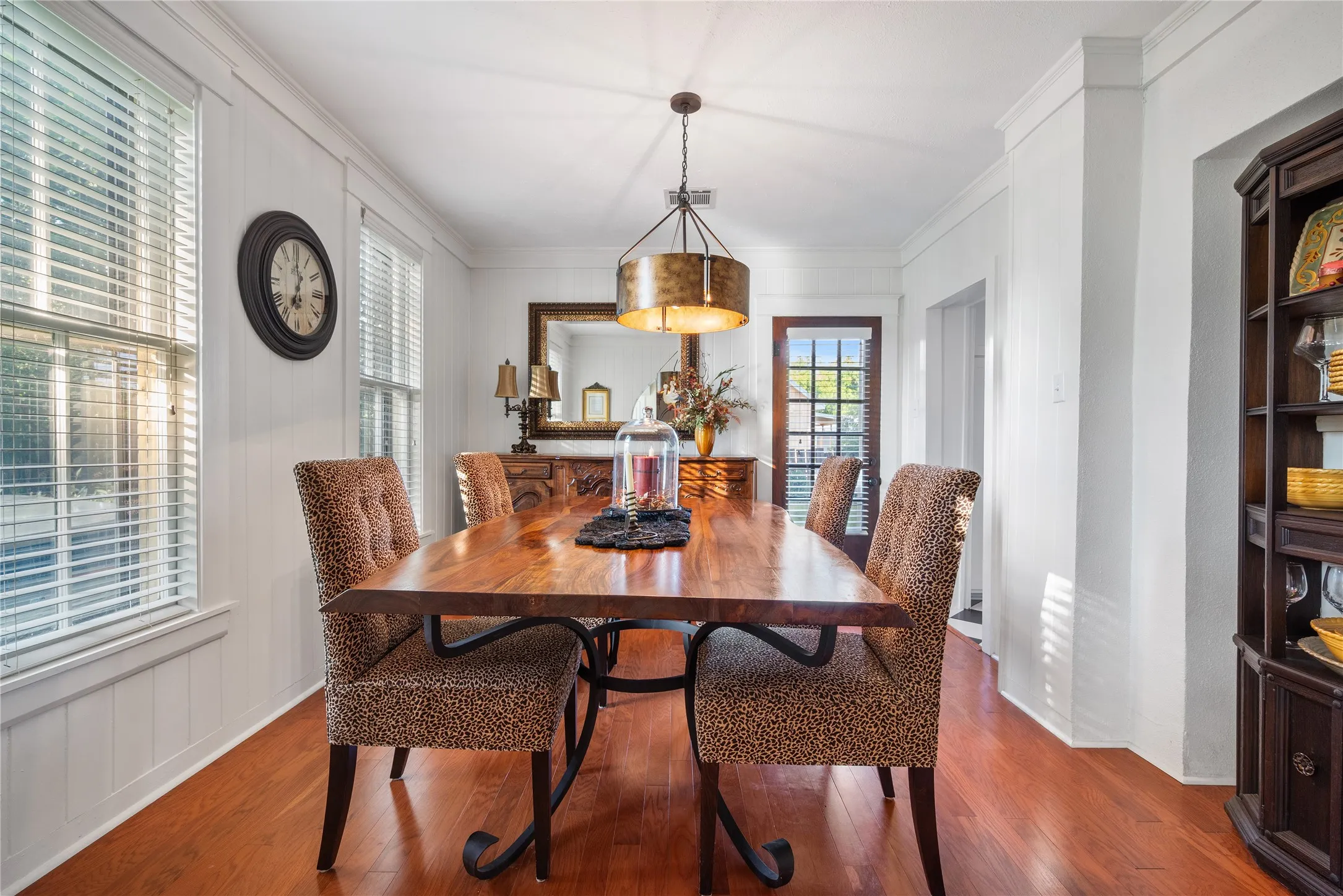 Single Family Residence For Sale in Bosque County , 415 N Avenue I, Clifton, Texas 76634, 3 Bedroom, 3 Bathroom, 3 Garage spaces, 2,490 Sqft, built in 1930, mls#21354010, Real Estate Agent in Clifton, Homes For Sale in Bosque county, Homes For Sale in Clifton, Realtor in Clifton Texas, Real Estate Brokerage Independent Realty Texas, Luminita Cordes Realtor