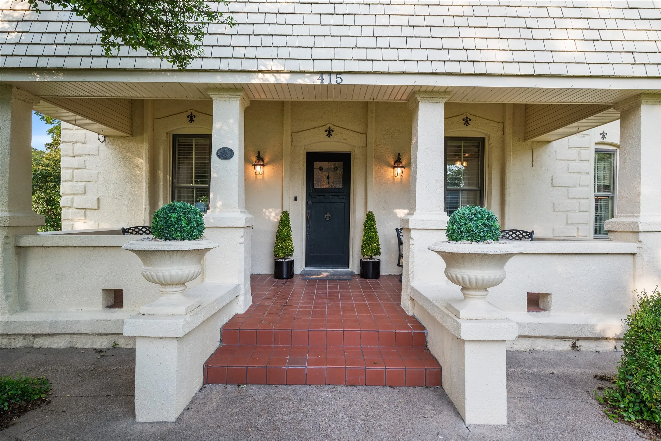 Single Family Residence For Sale in Bosque County , 415 N Avenue I, Clifton, Texas 76634, 3 Bedroom, 3 Bathroom, 3 Garage spaces, 2,490 Sqft, built in 1930, mls#21354010, Real Estate Agent in Clifton, Homes For Sale in Bosque county, Homes For Sale in Clifton, Realtor in Clifton Texas, Real Estate Brokerage Independent Realty Texas, Luminita Cordes Realtor