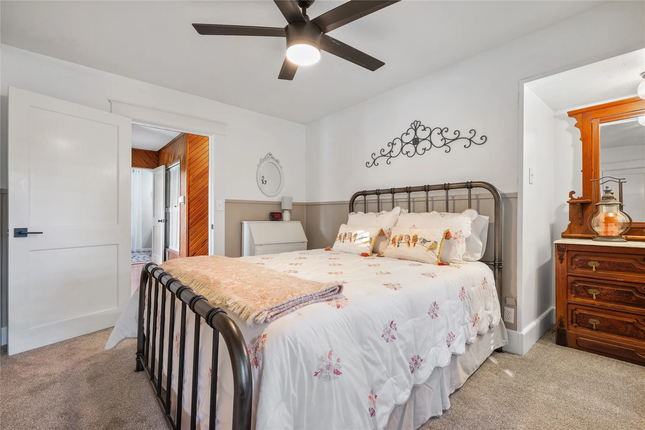 Single Family Residence For Sale in Bosque County , 415 N Avenue I, Clifton, Texas 76634, 3 Bedroom, 3 Bathroom, 3 Garage spaces, 2,490 Sqft, built in 1930, mls#21354010, Real Estate Agent in Clifton, Homes For Sale in Bosque county, Homes For Sale in Clifton, Realtor in Clifton Texas, Real Estate Brokerage Independent Realty Texas, Luminita Cordes Realtor