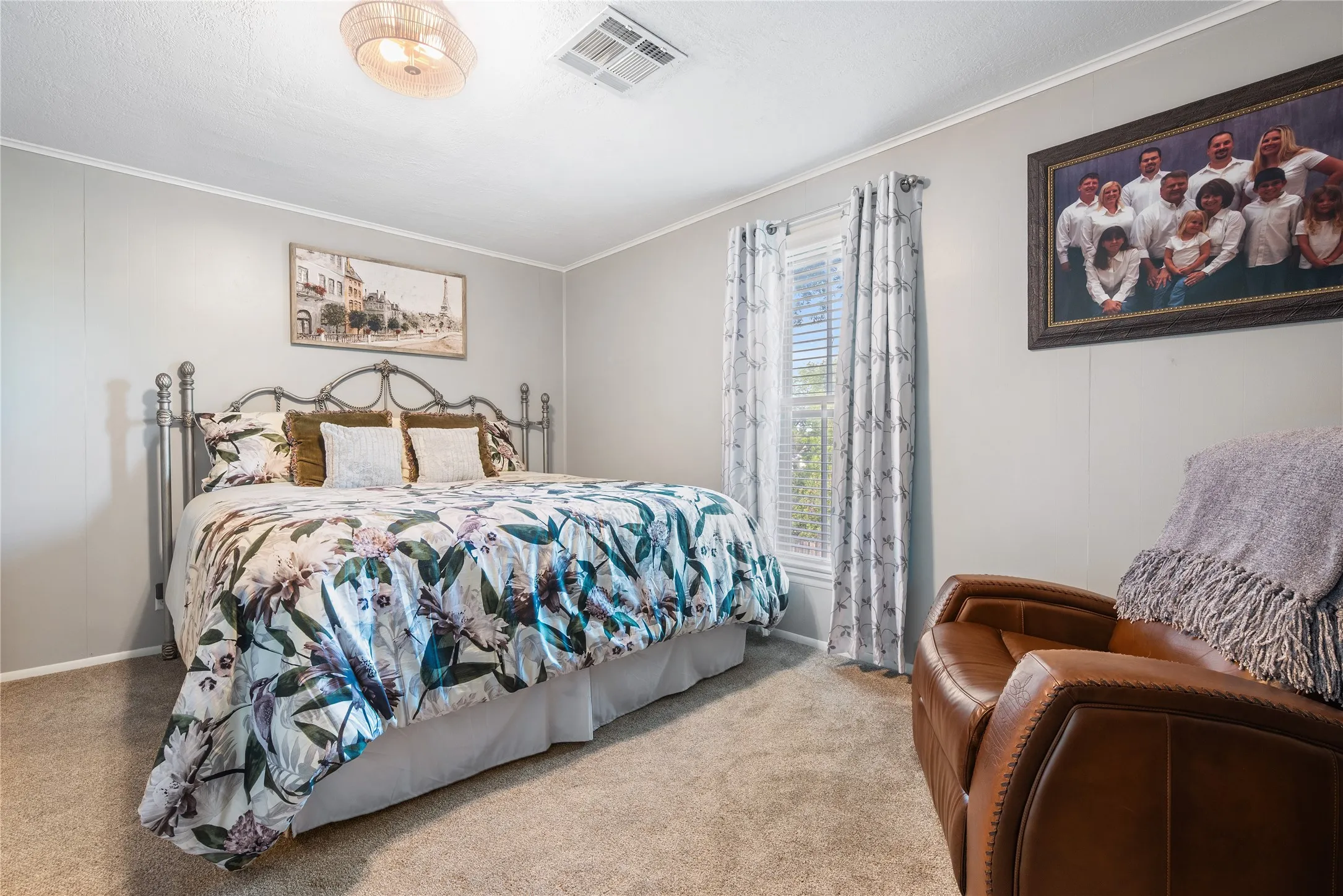 Single Family Residence For Sale in Bosque County , 415 N Avenue I, Clifton, Texas 76634, 3 Bedroom, 3 Bathroom, 3 Garage spaces, 2,490 Sqft, built in 1930, mls#21354010, Real Estate Agent in Clifton, Homes For Sale in Bosque county, Homes For Sale in Clifton, Realtor in Clifton Texas, Real Estate Brokerage Independent Realty Texas, Luminita Cordes Realtor