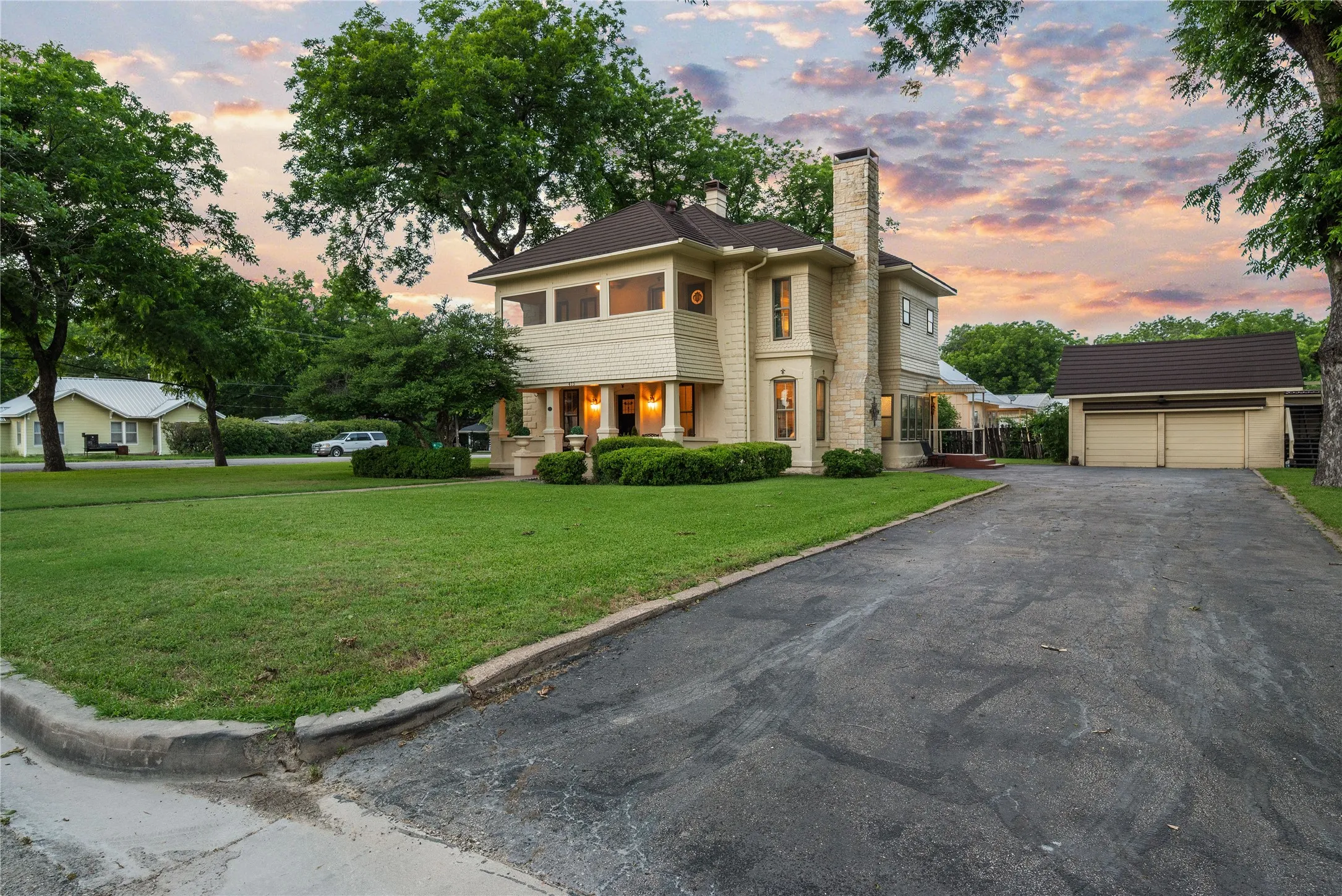 Single Family Residence For Sale in Bosque County , 415 N Avenue I, Clifton, Texas 76634, 3 Bedroom, 3 Bathroom, 3 Garage spaces, 2,490 Sqft, built in 1930, mls#21354010, Real Estate Agent in Clifton, Homes For Sale in Bosque county, Homes For Sale in Clifton, Realtor in Clifton Texas, Real Estate Brokerage Independent Realty Texas, Luminita Cordes Realtor