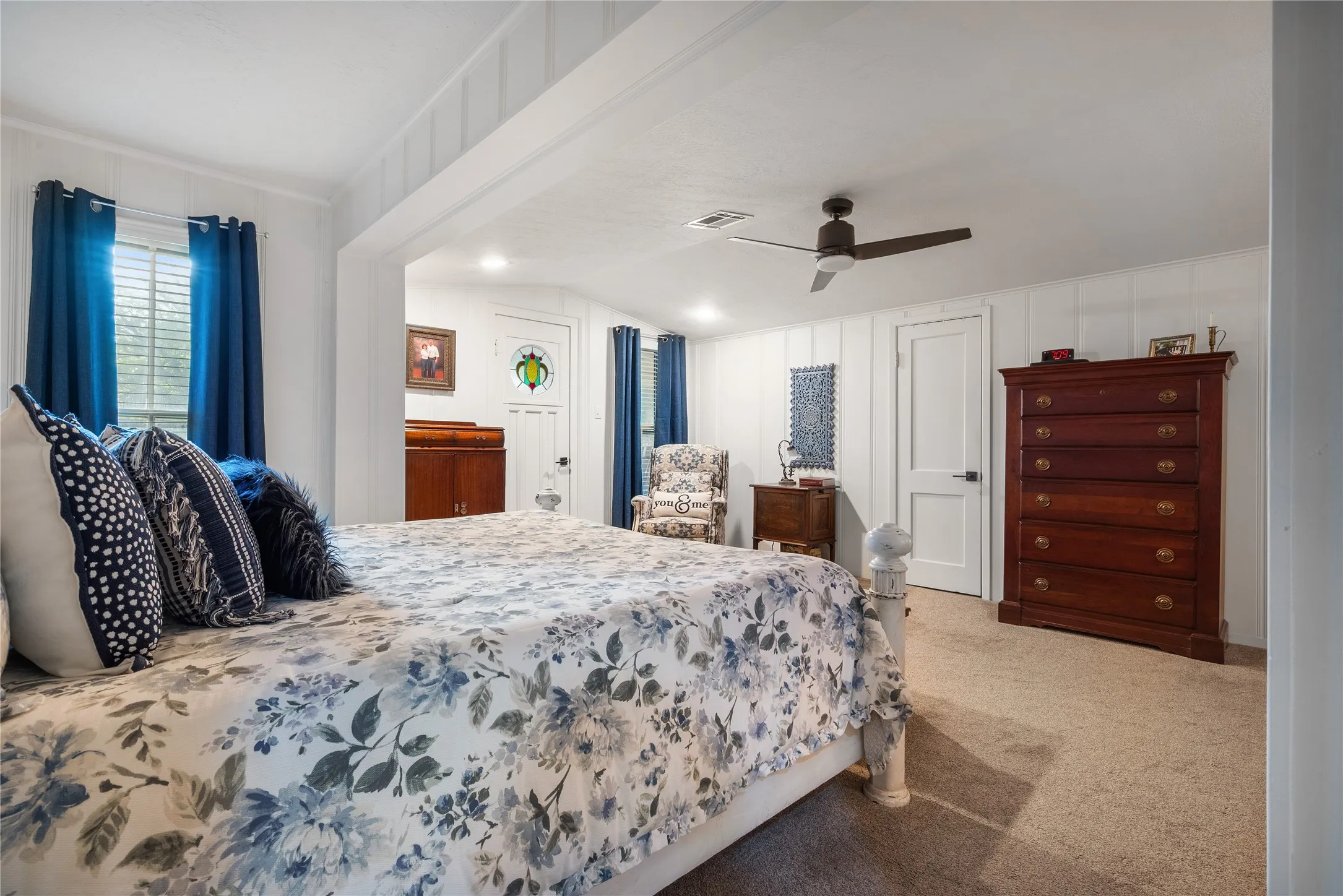 Single Family Residence For Sale in Bosque County , 415 N Avenue I, Clifton, Texas 76634, 3 Bedroom, 3 Bathroom, 3 Garage spaces, 2,490 Sqft, built in 1930, mls#21354010, Real Estate Agent in Clifton, Homes For Sale in Bosque county, Homes For Sale in Clifton, Realtor in Clifton Texas, Real Estate Brokerage Independent Realty Texas, Luminita Cordes Realtor