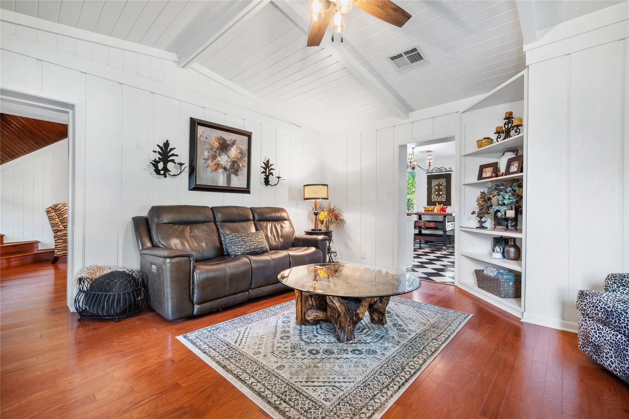 Single Family Residence For Sale in Bosque County , 415 N Avenue I, Clifton, Texas 76634, 3 Bedroom, 3 Bathroom, 3 Garage spaces, 2,490 Sqft, built in 1930, mls#21354010, Real Estate Agent in Clifton, Homes For Sale in Bosque county, Homes For Sale in Clifton, Realtor in Clifton Texas, Real Estate Brokerage Independent Realty Texas, Luminita Cordes Realtor