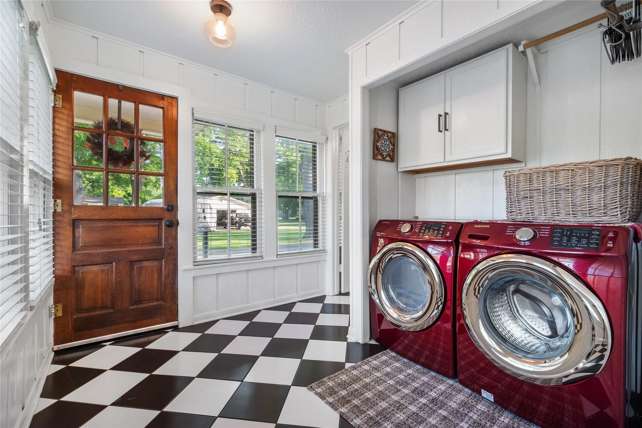 Single Family Residence For Sale in Bosque County , 415 N Avenue I, Clifton, Texas 76634, 3 Bedroom, 3 Bathroom, 3 Garage spaces, 2,490 Sqft, built in 1930, mls#21354010, Real Estate Agent in Clifton, Homes For Sale in Bosque county, Homes For Sale in Clifton, Realtor in Clifton Texas, Real Estate Brokerage Independent Realty Texas, Luminita Cordes Realtor