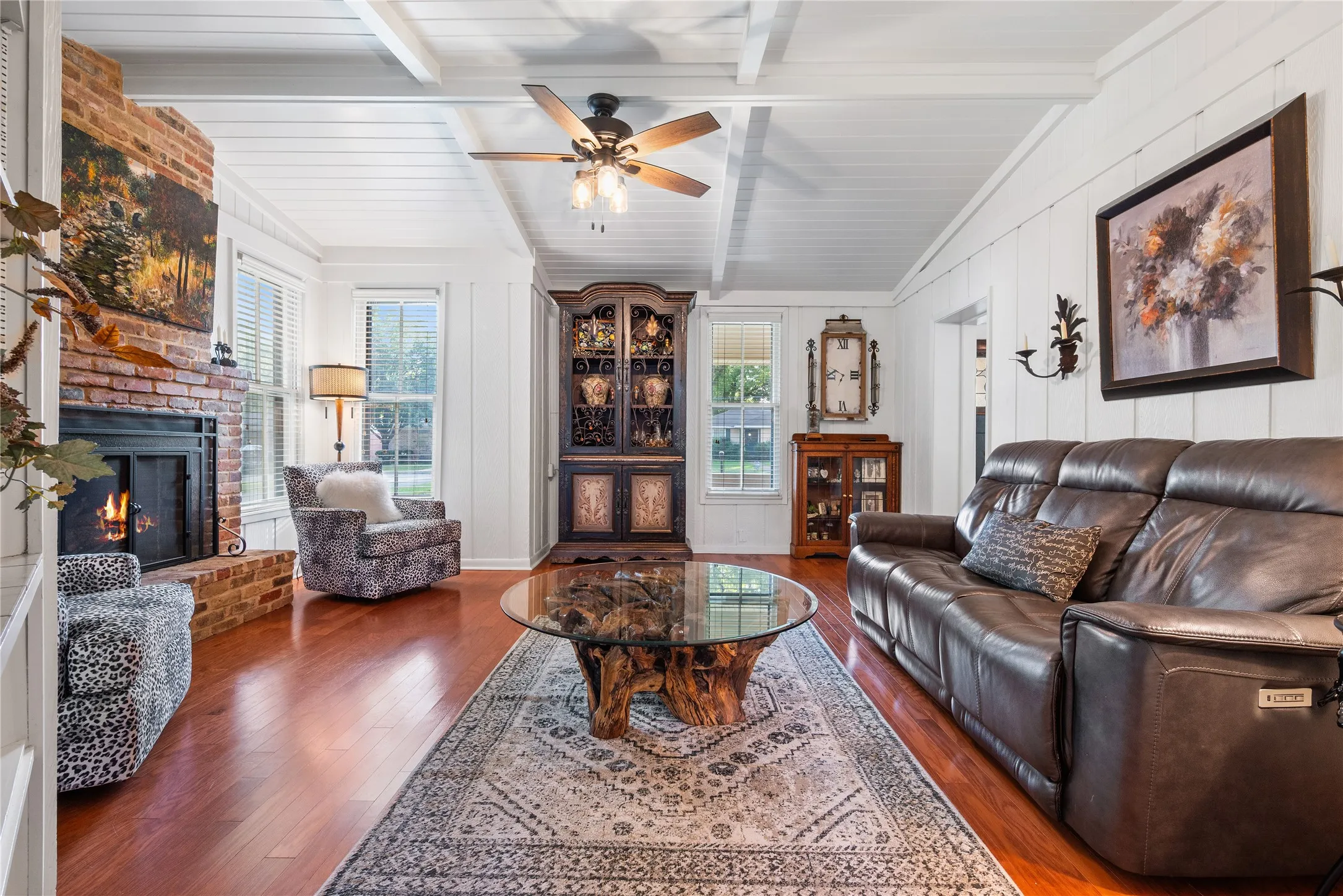 Single Family Residence For Sale in Bosque County , 415 N Avenue I, Clifton, Texas 76634, 3 Bedroom, 3 Bathroom, 3 Garage spaces, 2,490 Sqft, built in 1930, mls#21354010, Real Estate Agent in Clifton, Homes For Sale in Bosque county, Homes For Sale in Clifton, Realtor in Clifton Texas, Real Estate Brokerage Independent Realty Texas, Luminita Cordes Realtor