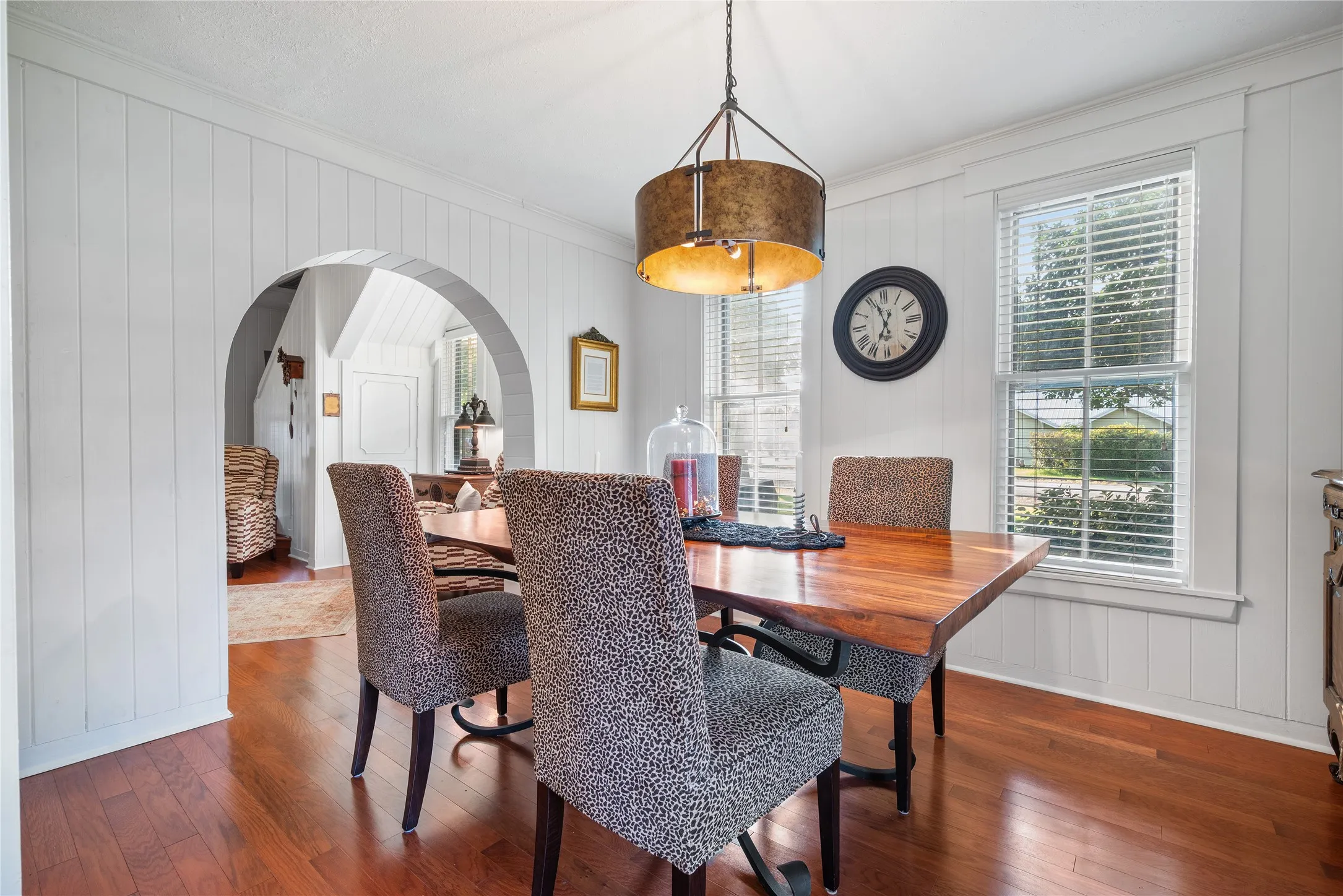 Single Family Residence For Sale in Bosque County , 415 N Avenue I, Clifton, Texas 76634, 3 Bedroom, 3 Bathroom, 3 Garage spaces, 2,490 Sqft, built in 1930, mls#21354010, Real Estate Agent in Clifton, Homes For Sale in Bosque county, Homes For Sale in Clifton, Realtor in Clifton Texas, Real Estate Brokerage Independent Realty Texas, Luminita Cordes Realtor