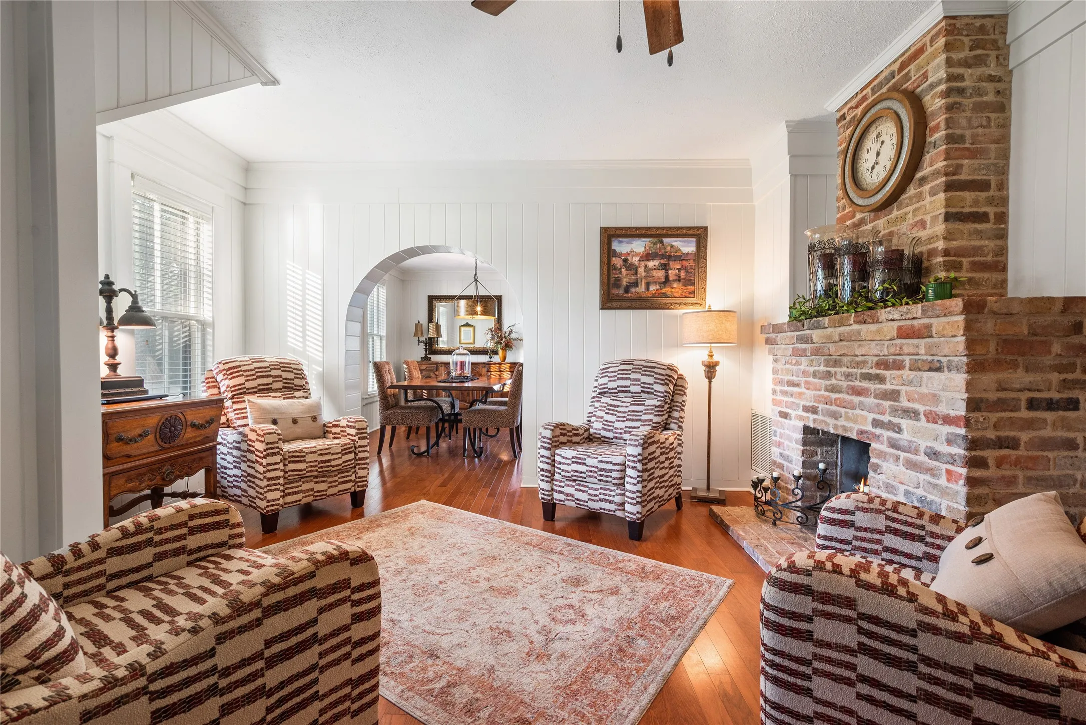 Single Family Residence For Sale in Bosque County , 415 N Avenue I, Clifton, Texas 76634, 3 Bedroom, 3 Bathroom, 3 Garage spaces, 2,490 Sqft, built in 1930, mls#21354010, Real Estate Agent in Clifton, Homes For Sale in Bosque county, Homes For Sale in Clifton, Realtor in Clifton Texas, Real Estate Brokerage Independent Realty Texas, Luminita Cordes Realtor