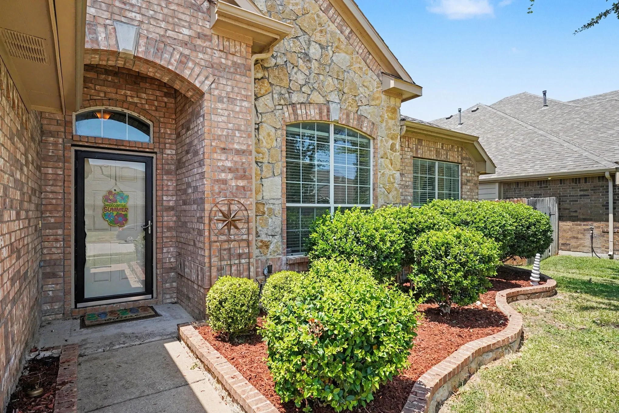 Single Family Residence For Sale in Tarrant County , 4509 Mallow Oak Drive, Fort Worth, Texas 76123, 3 Bedroom, 3 Bathroom, 2 Garage spaces, 2,897 Sqft, built in 2005, Price $349,988, mls#21354848, Real Estate Agent in Fort Worth, Homes For Sale in Tarrant county, Homes For Sale in Fort Worth, Realtor in Fort Worth Texas, Real Estate Brokerage Independent Realty Texas, Luminita Cordes Realtor