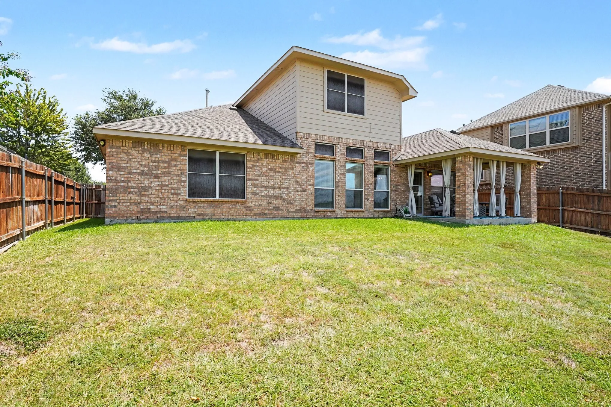 Single Family Residence For Sale in Tarrant County , 4509 Mallow Oak Drive, Fort Worth, Texas 76123, 3 Bedroom, 3 Bathroom, 2 Garage spaces, 2,897 Sqft, built in 2005, Price $349,988, mls#21354848, Real Estate Agent in Fort Worth, Homes For Sale in Tarrant county, Homes For Sale in Fort Worth, Realtor in Fort Worth Texas, Real Estate Brokerage Independent Realty Texas, Luminita Cordes Realtor