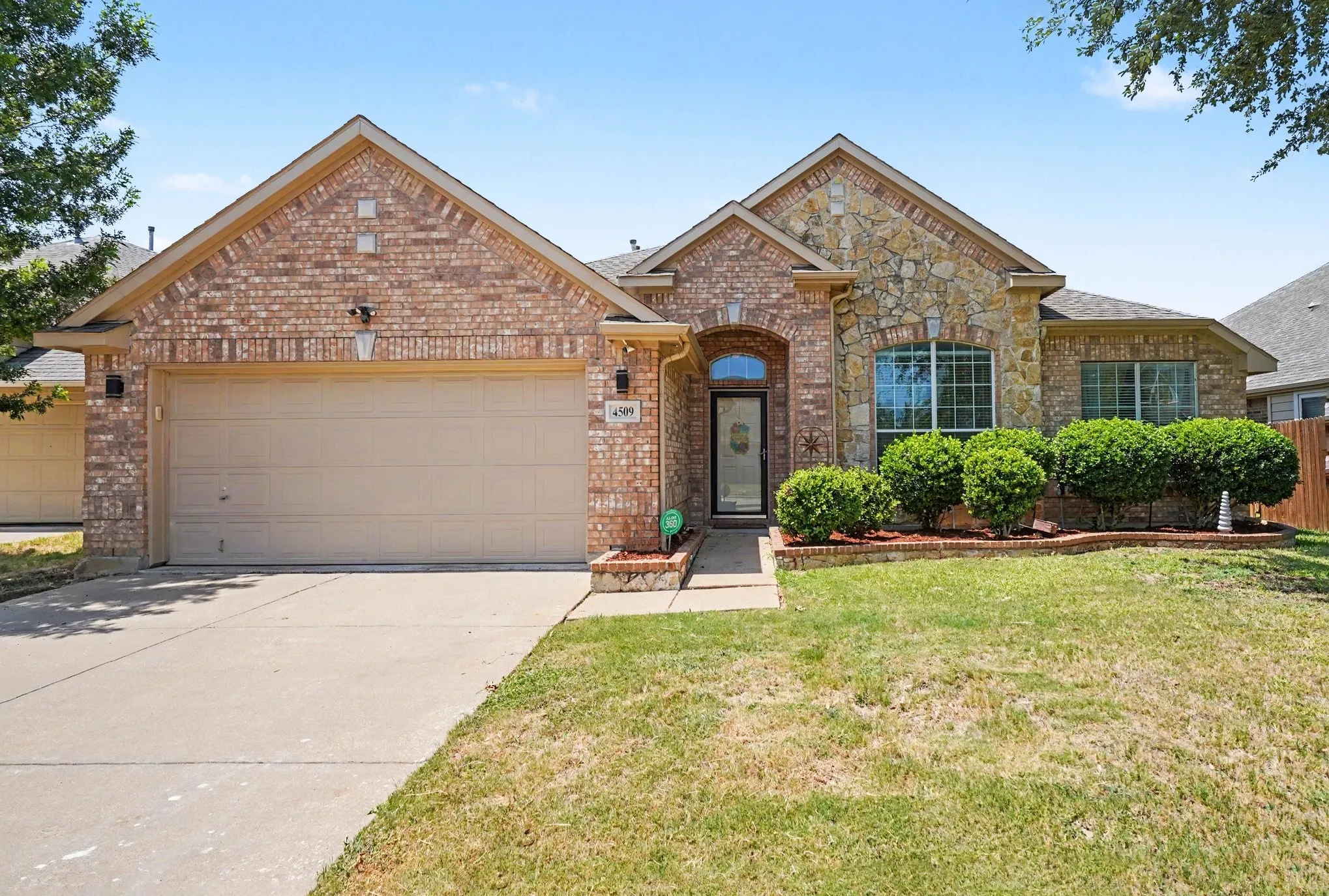 Single Family Residence For Sale in Tarrant County , 4509 Mallow Oak Drive, Fort Worth, Texas 76123, 3 Bedroom, 3 Bathroom, 2 Garage spaces, 2,897 Sqft, built in 2005, Price $349,988, mls#21354848, Real Estate Agent in Fort Worth, Homes For Sale in Tarrant county, Homes For Sale in Fort Worth, Realtor in Fort Worth Texas, Real Estate Brokerage Independent Realty Texas, Luminita Cordes Realtor